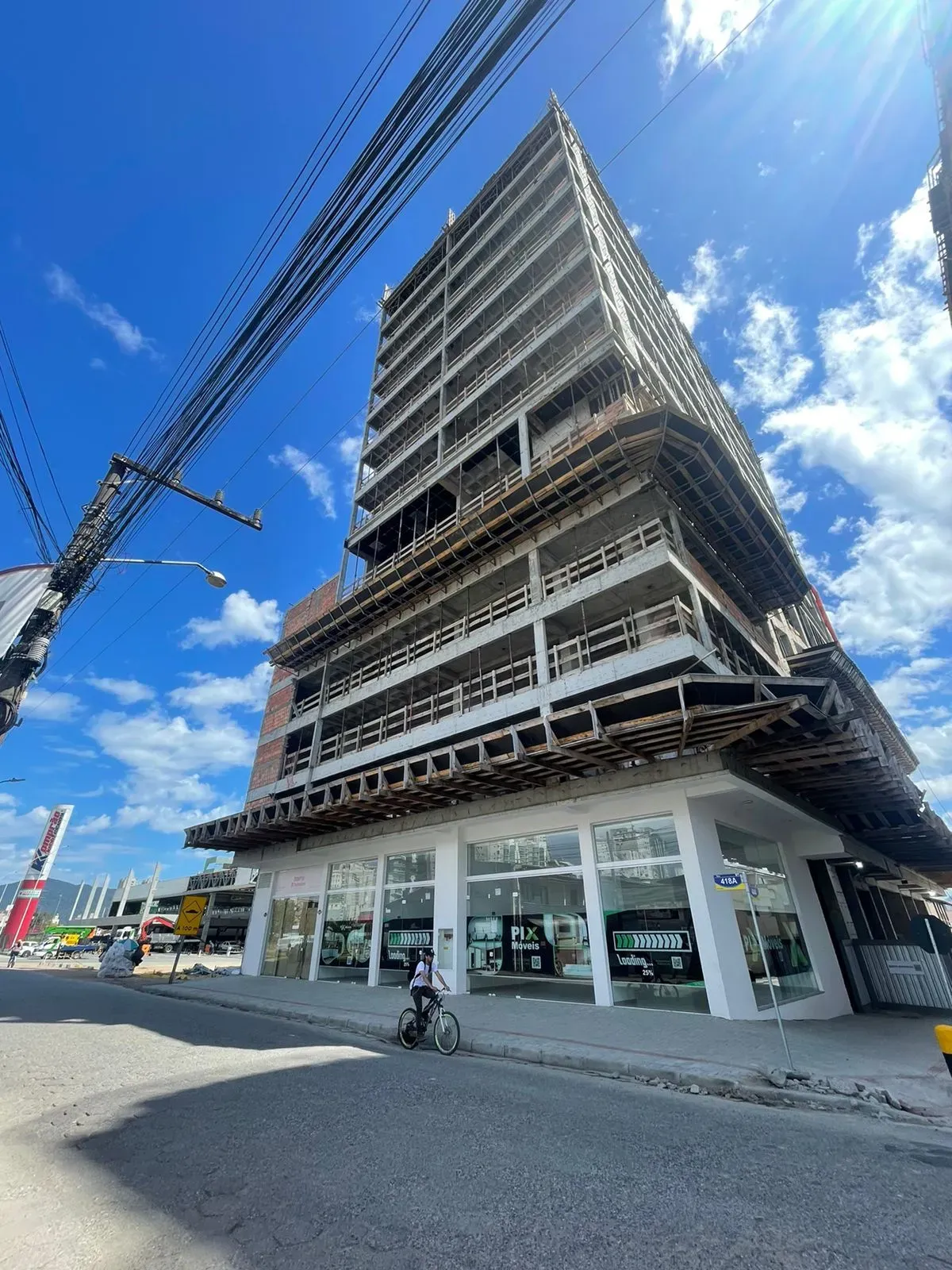 Apartamento em construção com 2 dormitórios e 1 vaga de garagem no bairro Morretes em Itapema