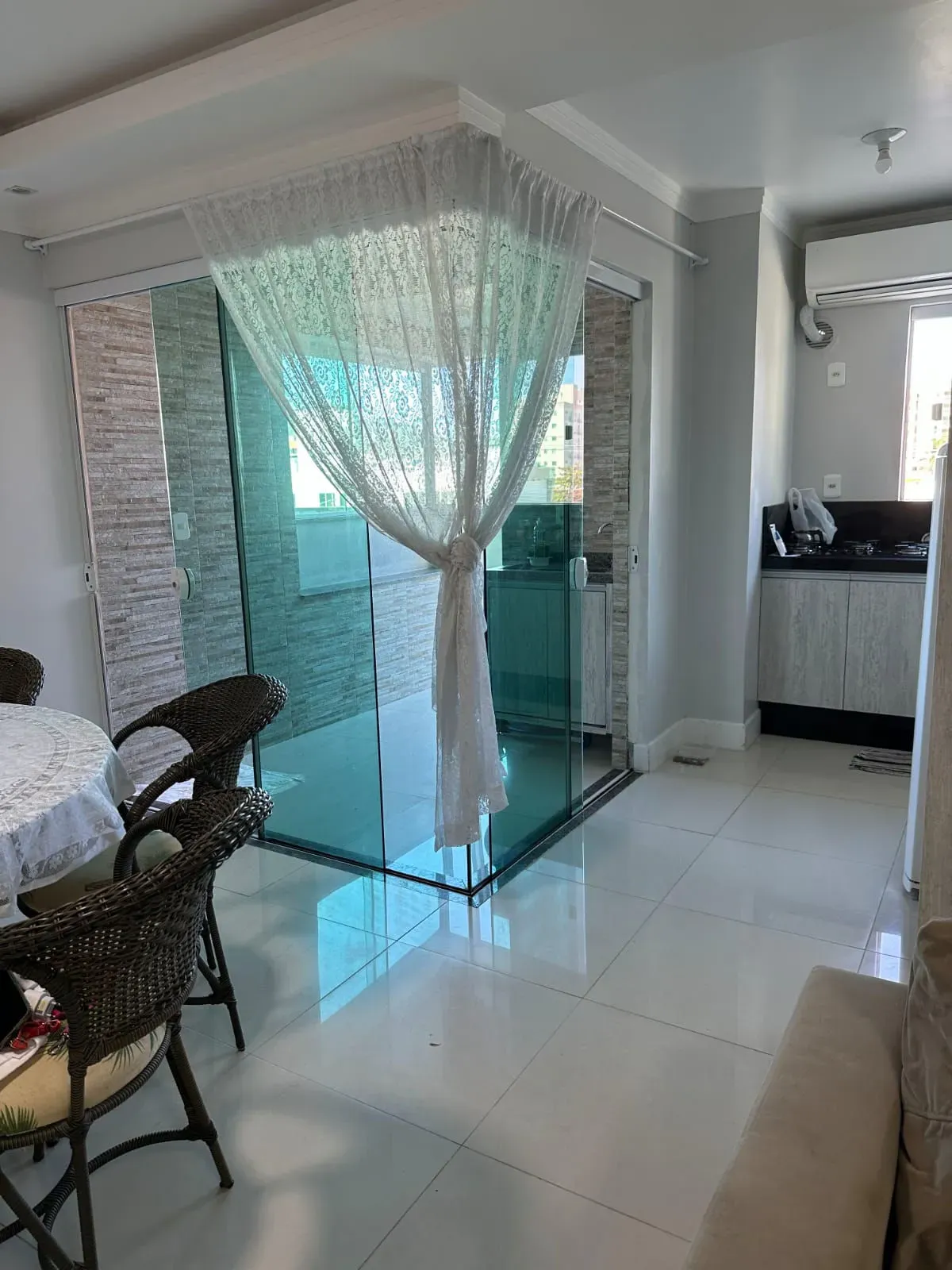 Apartamento com 2 dormitórios sendo 1 suíte e 1 vaga de garagem em Porto Belo/SC