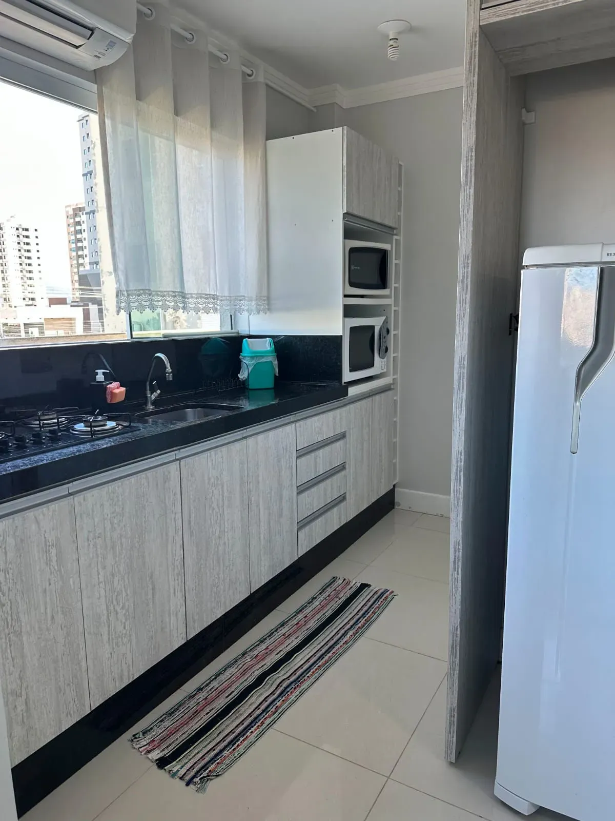Apartamento com 2 dormitórios sendo 1 suíte e 1 vaga de garagem em Porto Belo/SC
