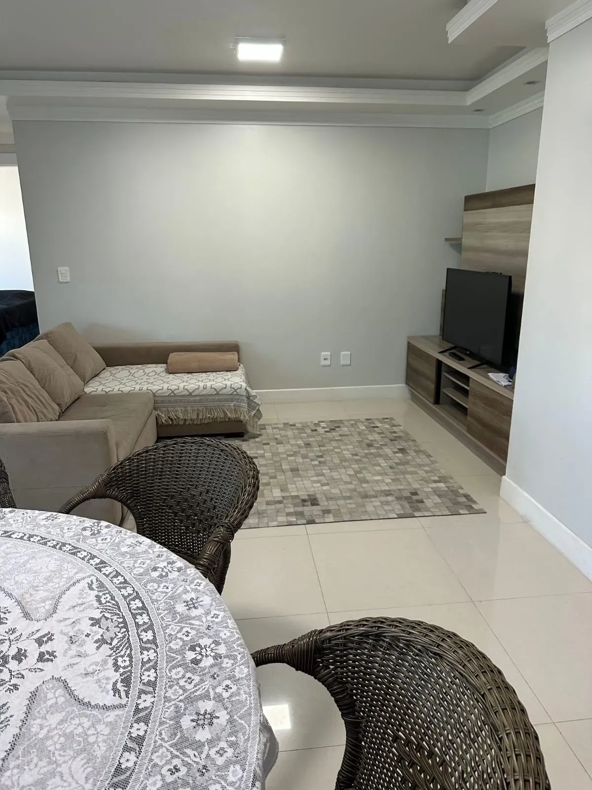 Apartamento com 2 dormitórios sendo 1 suíte e 1 vaga de garagem em Porto Belo/SC