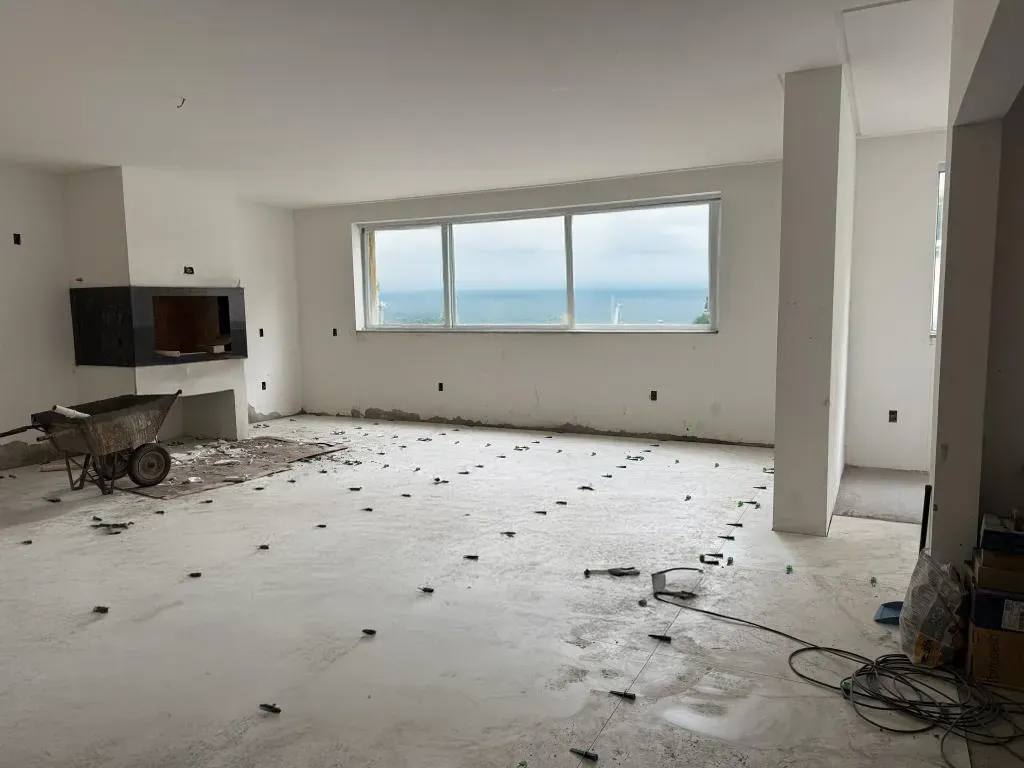 Apartamento Vista Mar 3 suítes e 2 vagas de garagem em Itapema