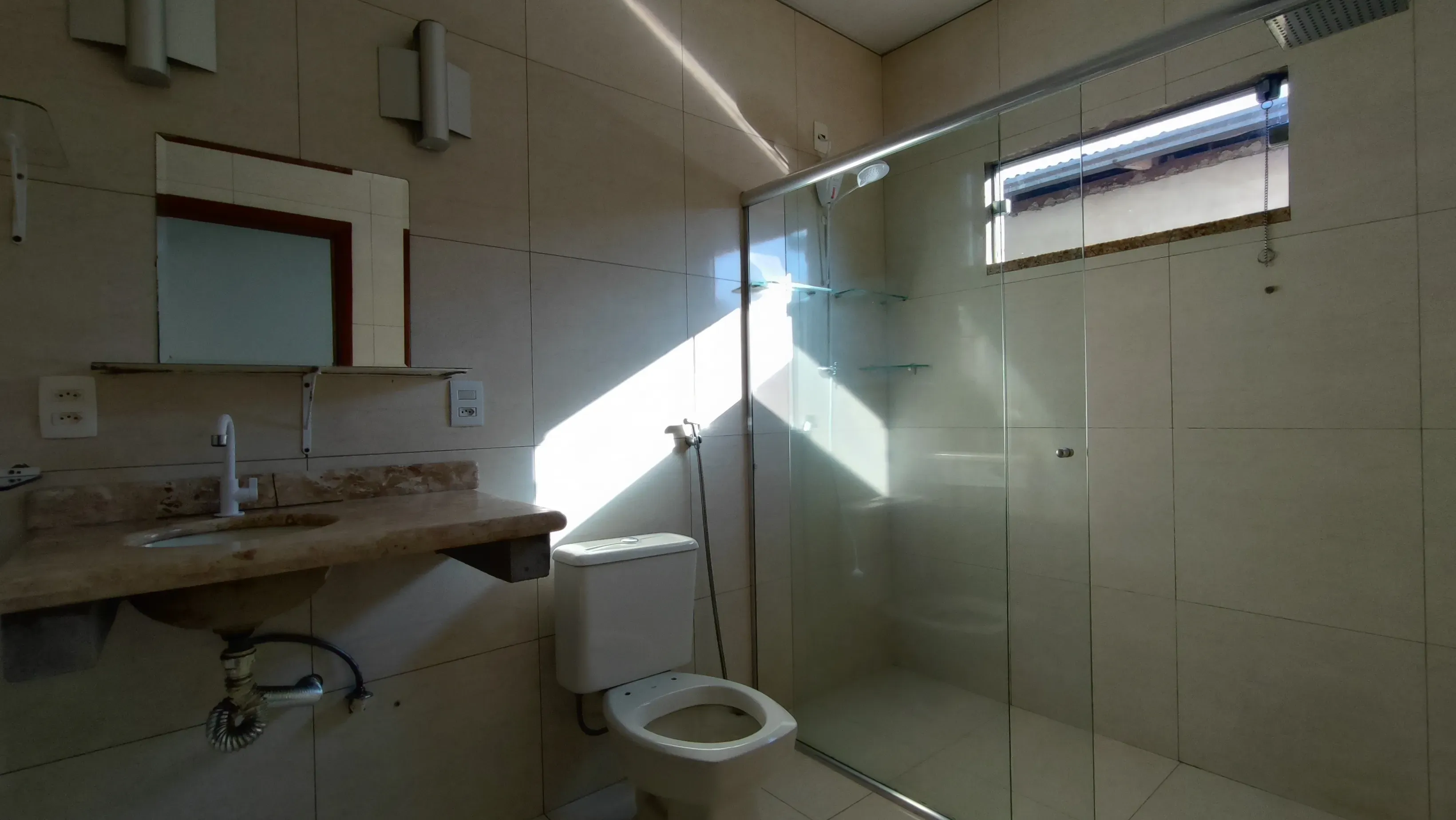 Casa com 3 dormitórios sendo 1 suíte e 2 vagas de garagem no bairro são Judas Itajai/SC