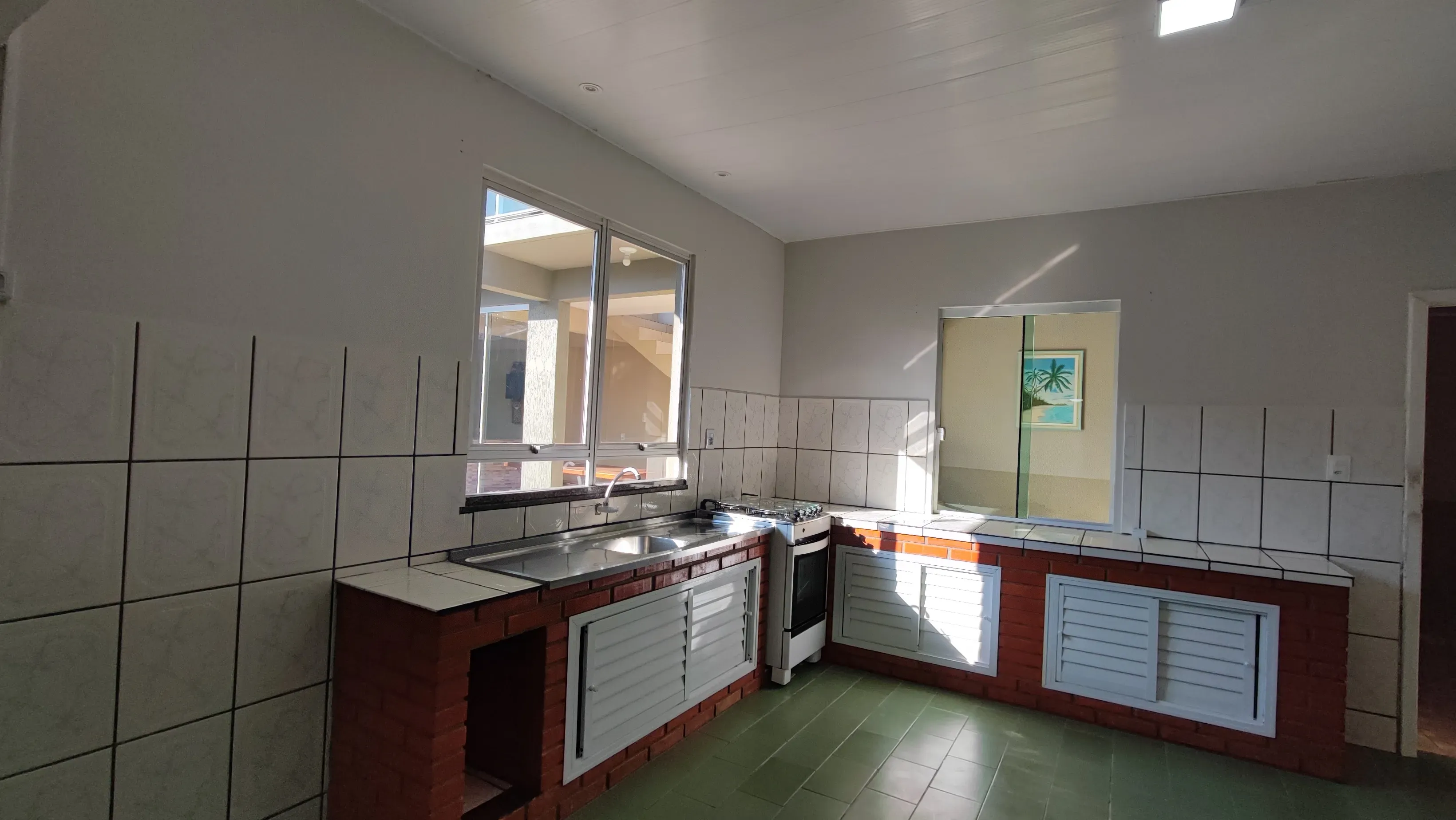 Casa com 3 dormitórios sendo 1 suíte e 2 vagas de garagem no bairro são Judas Itajai/SC