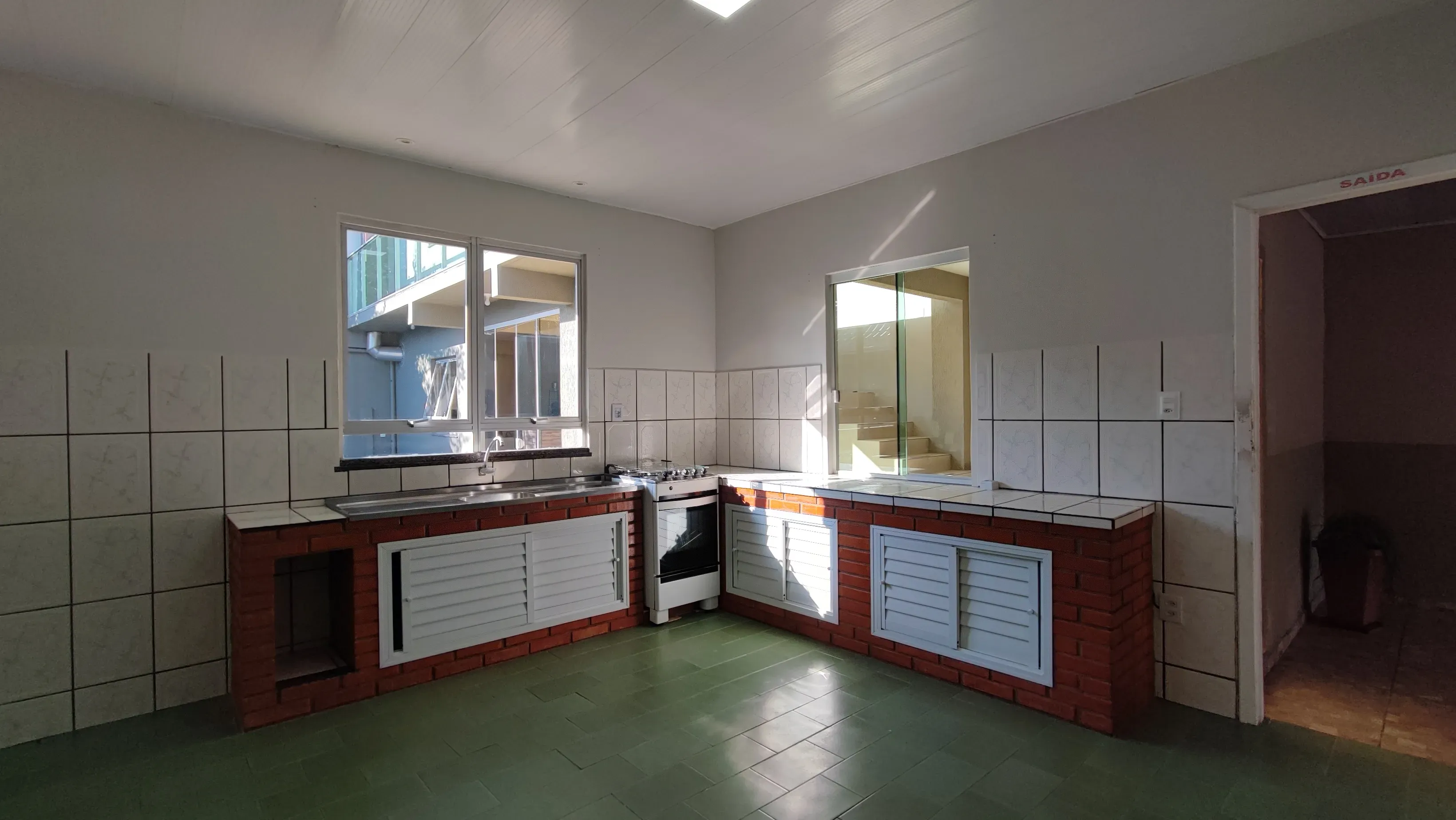 Casa com 3 dormitórios sendo 1 suíte e 2 vagas de garagem no bairro são Judas Itajai/SC