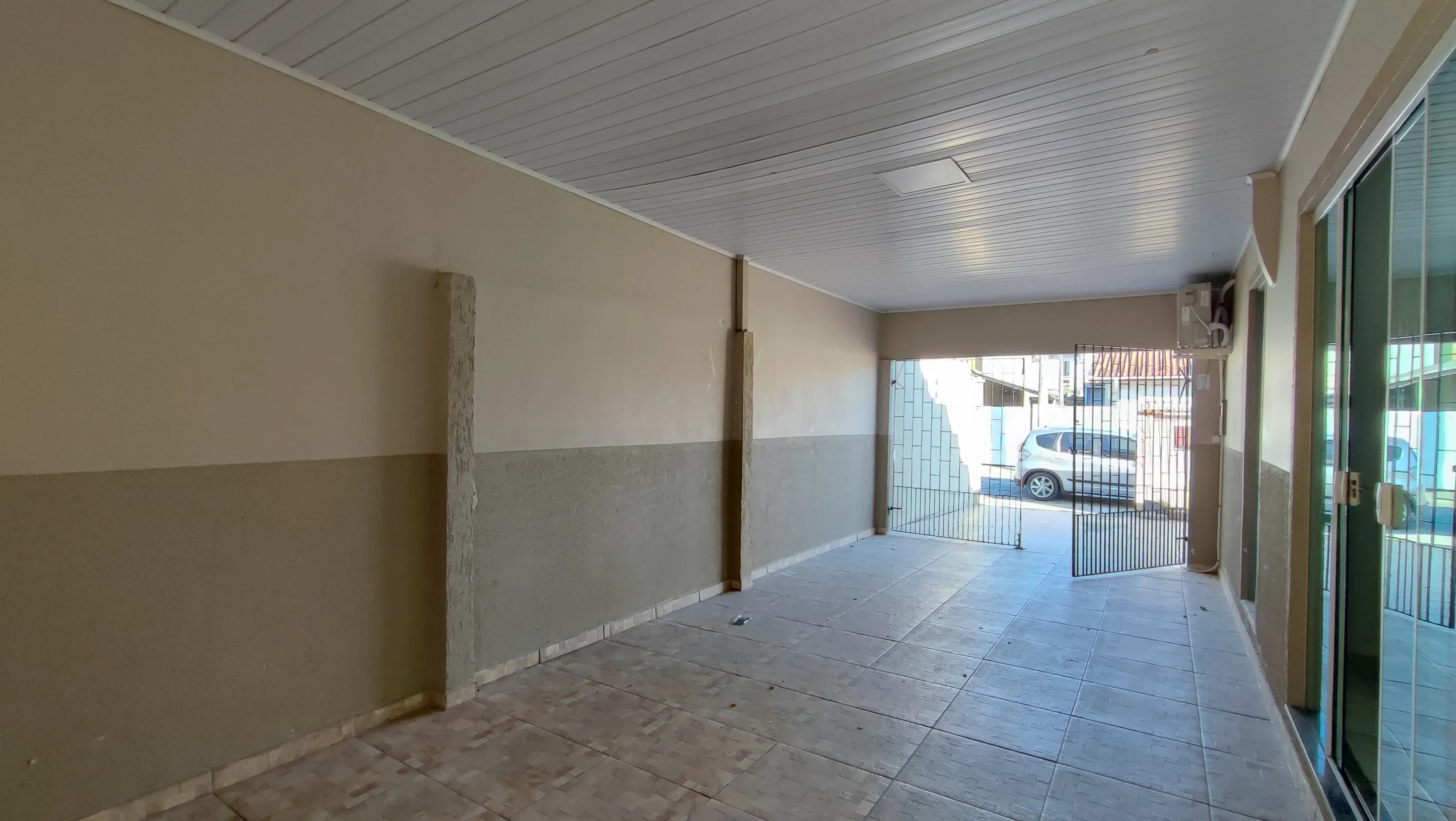 Casa com 3 dormitórios sendo 1 suíte e 2 vagas de garagem no bairro são Judas Itajai/SC