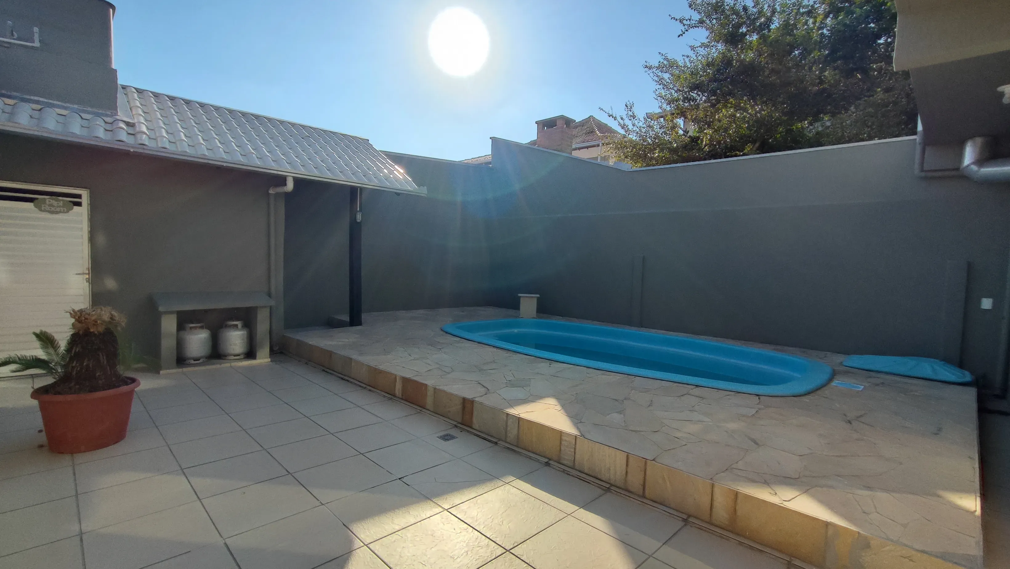 Casa com 3 dormitórios sendo 1 suíte e 2 vagas de garagem no bairro são Judas Itajai/SC