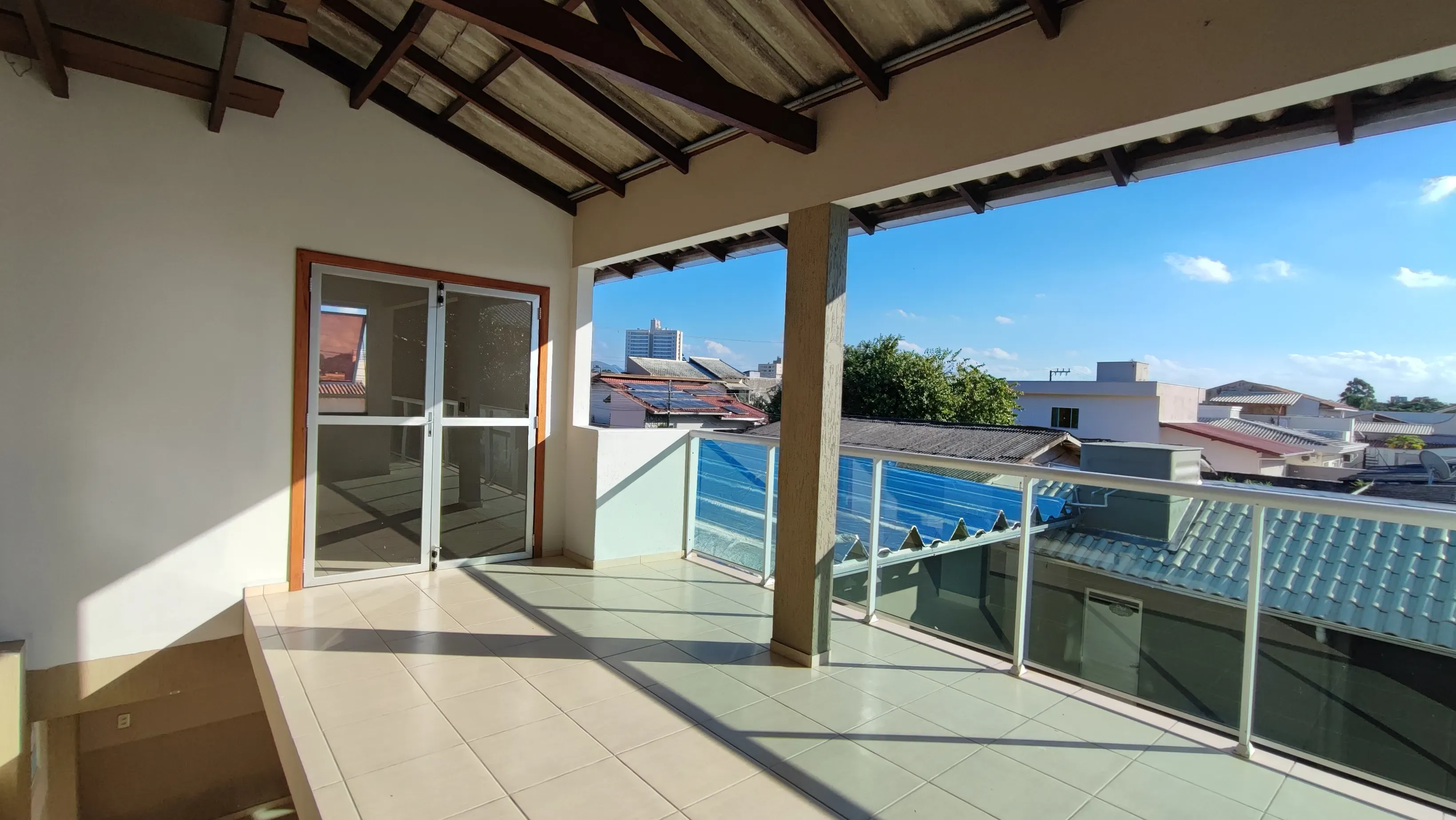 Casa com 3 dormitórios sendo 1 suíte e 2 vagas de garagem no bairro são Judas Itajai/SC