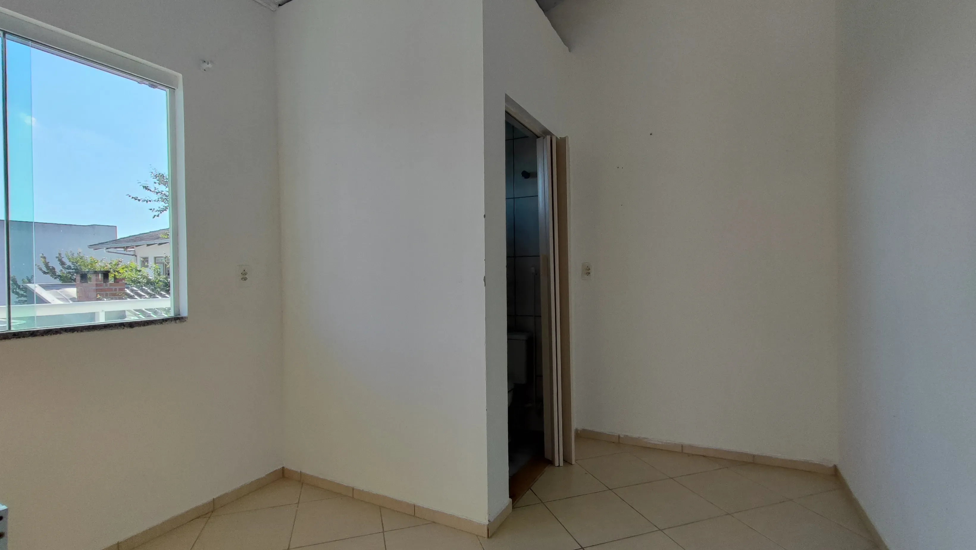 Casa com 3 dormitórios sendo 1 suíte e 2 vagas de garagem no bairro são Judas Itajai/SC