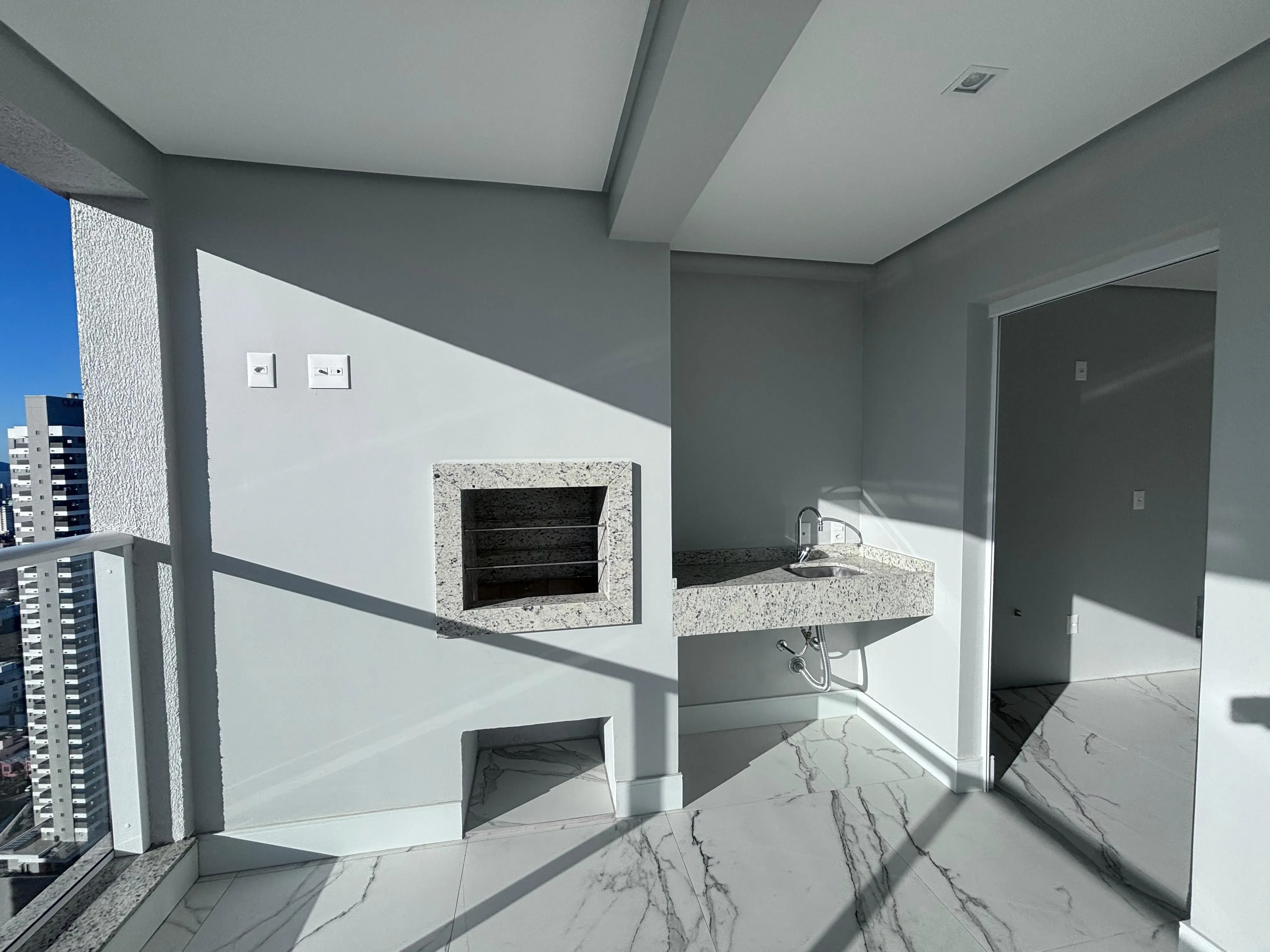 Apartamento com 3 suítes e 3 Vagas de Garagem no Centro Itajaí/SC