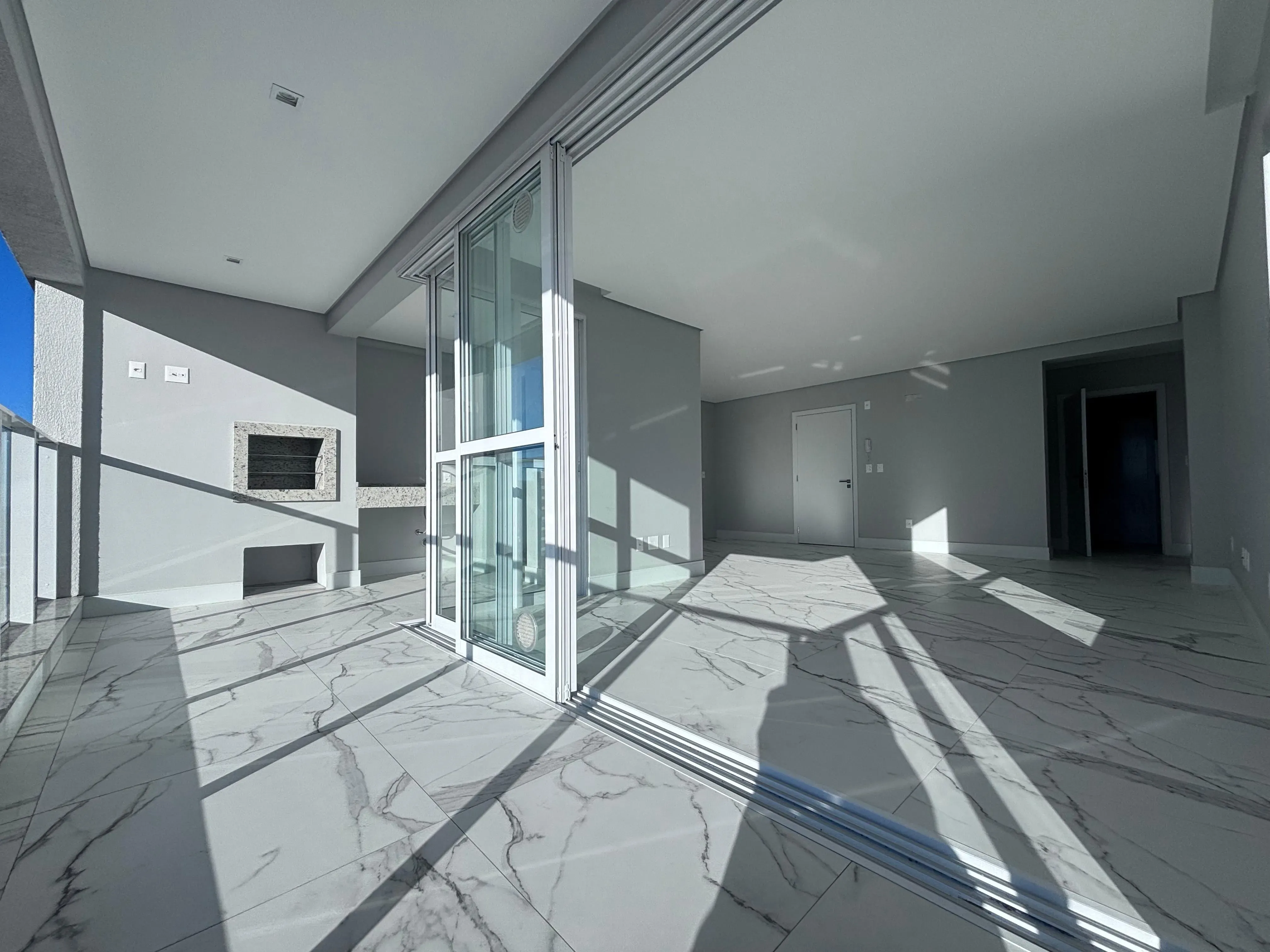 Apartamento com 3 suítes e 3 Vagas de Garagem no Centro Itajaí/SC