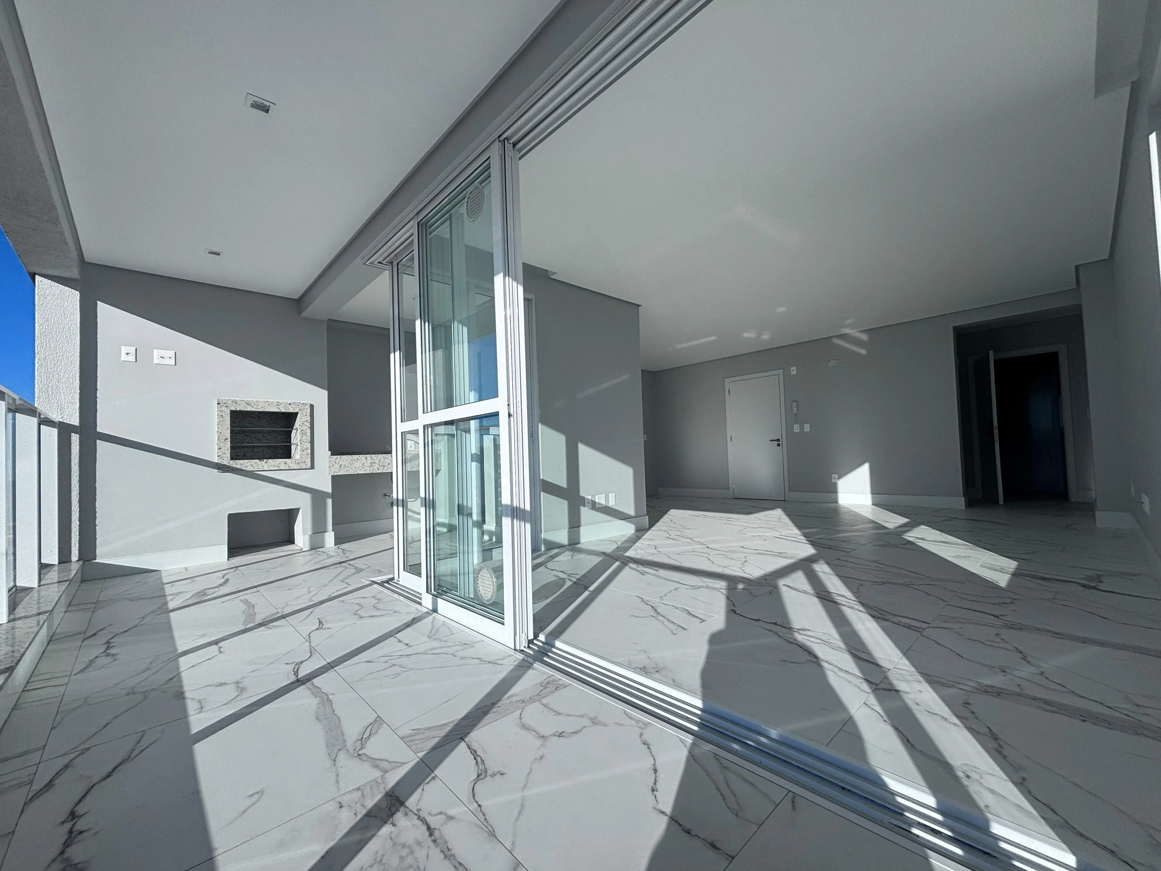 Apartamento com 3 suítes e 3 Vagas de Garagem no Centro Itajaí/SC