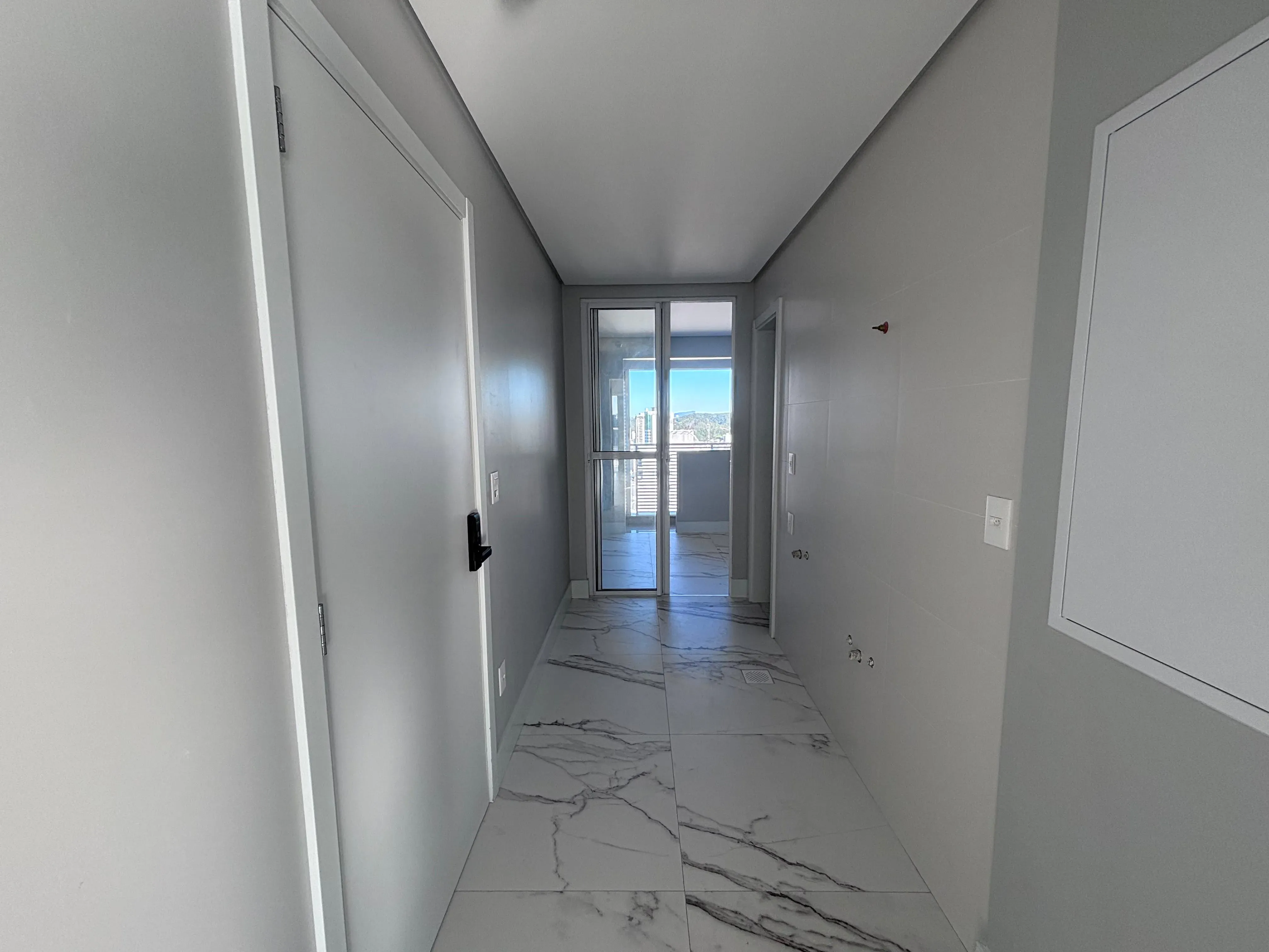 Apartamento com 3 suítes e 3 Vagas de Garagem no Centro Itajaí/SC