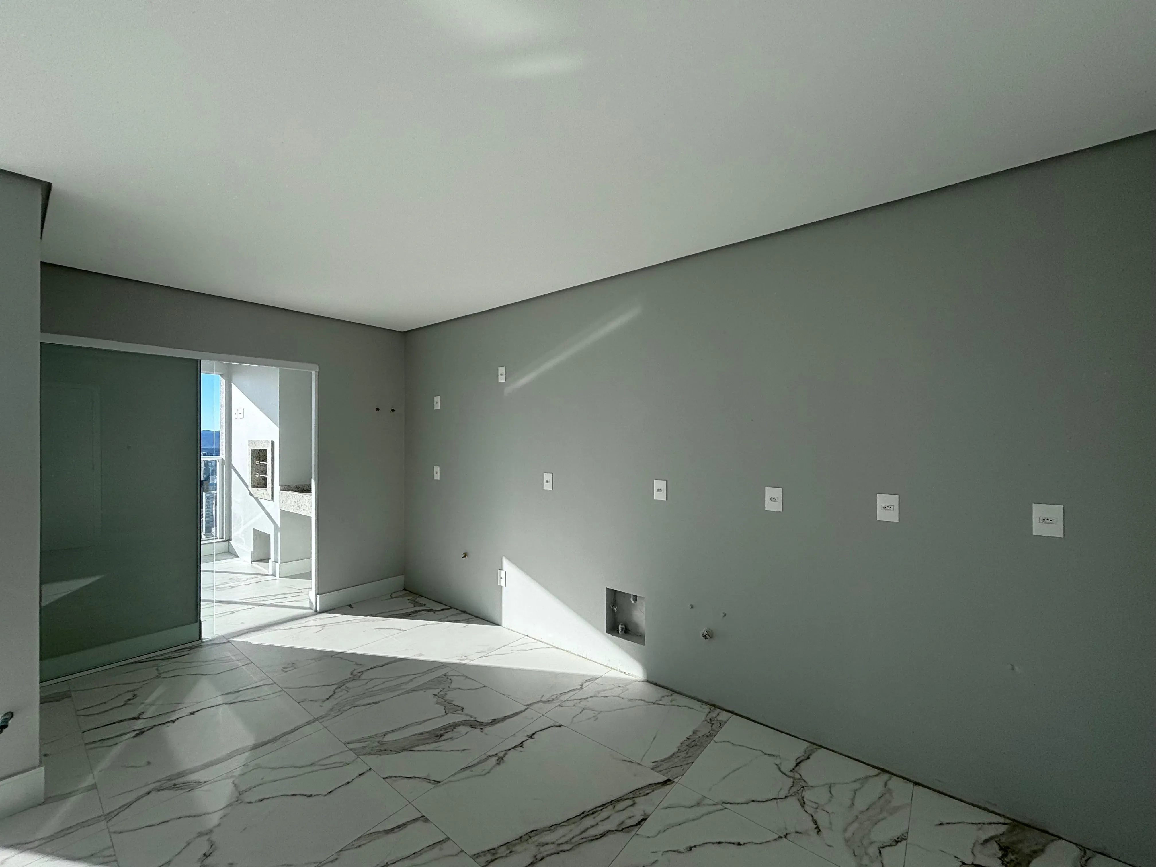 Apartamento com 3 suítes e 3 Vagas de Garagem no Centro Itajaí/SC