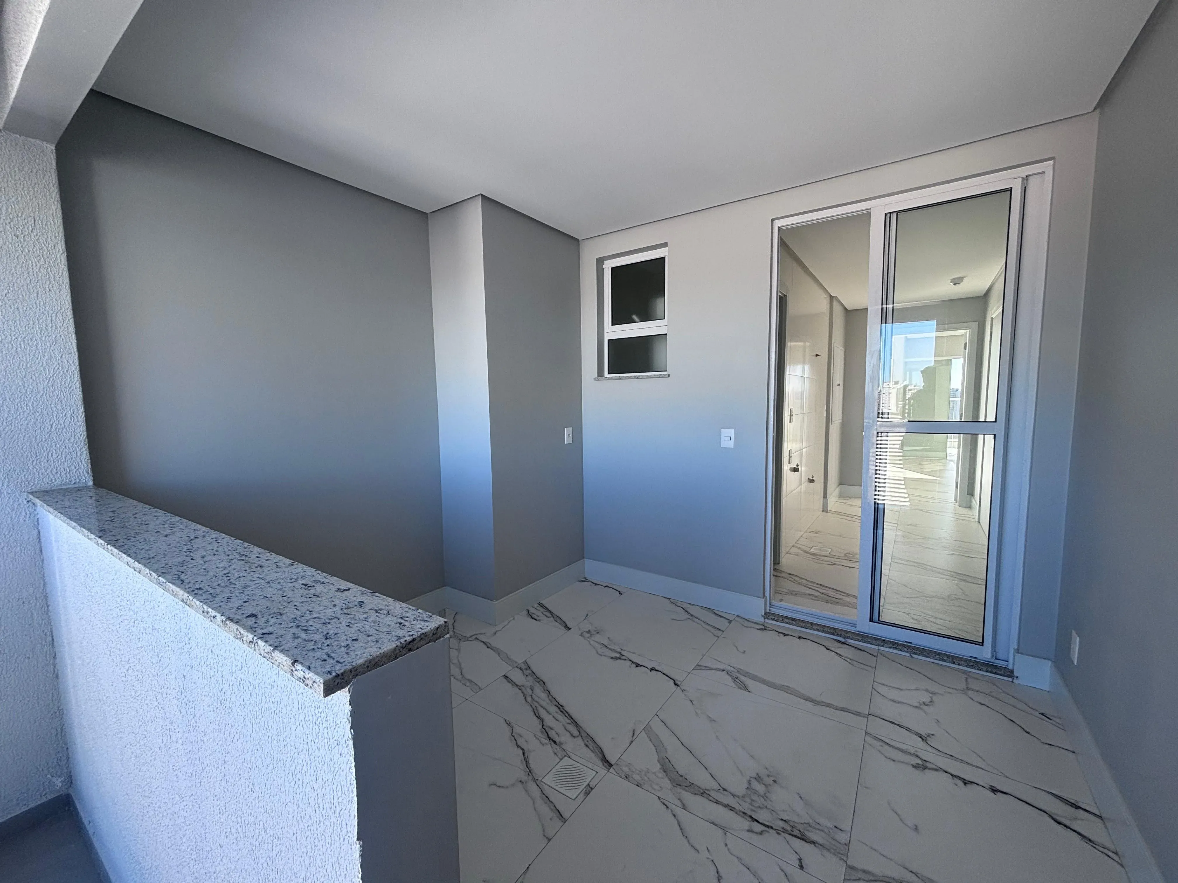 Apartamento com 3 suítes e 3 Vagas de Garagem no Centro Itajaí/SC