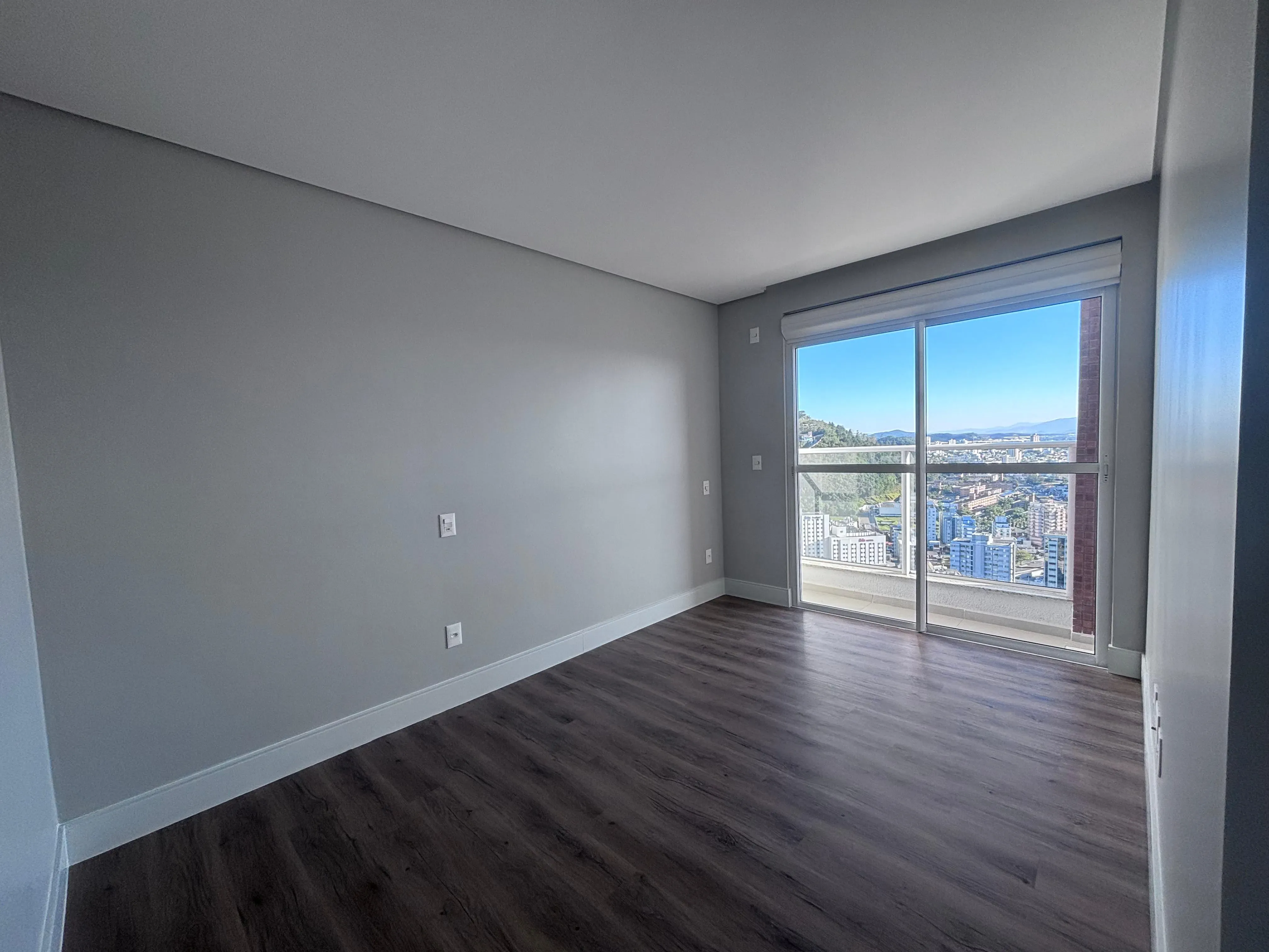 Apartamento com 3 suítes e 3 Vagas de Garagem no Centro Itajaí/SC