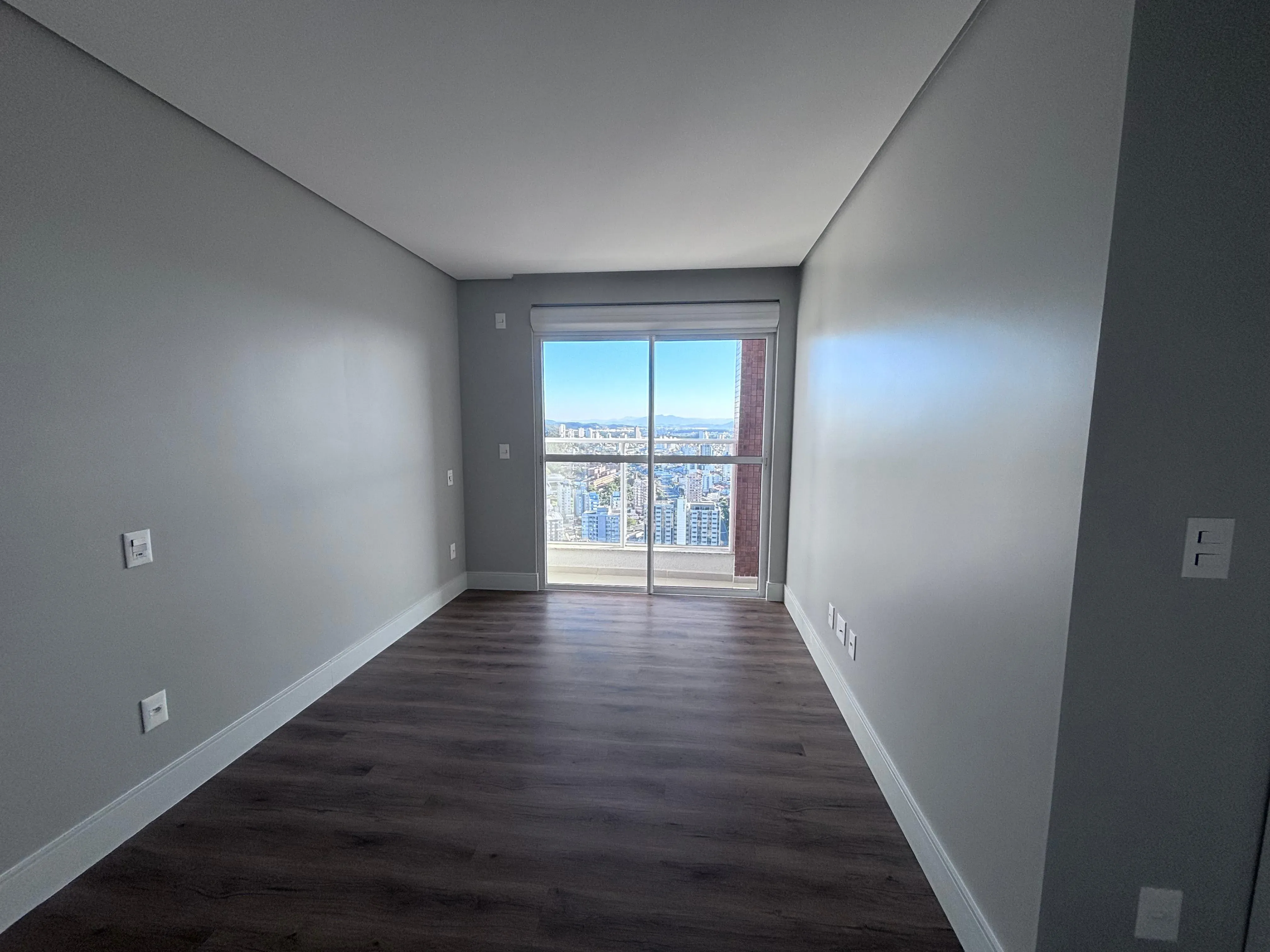 Apartamento com 3 suítes e 3 Vagas de Garagem no Centro Itajaí/SC