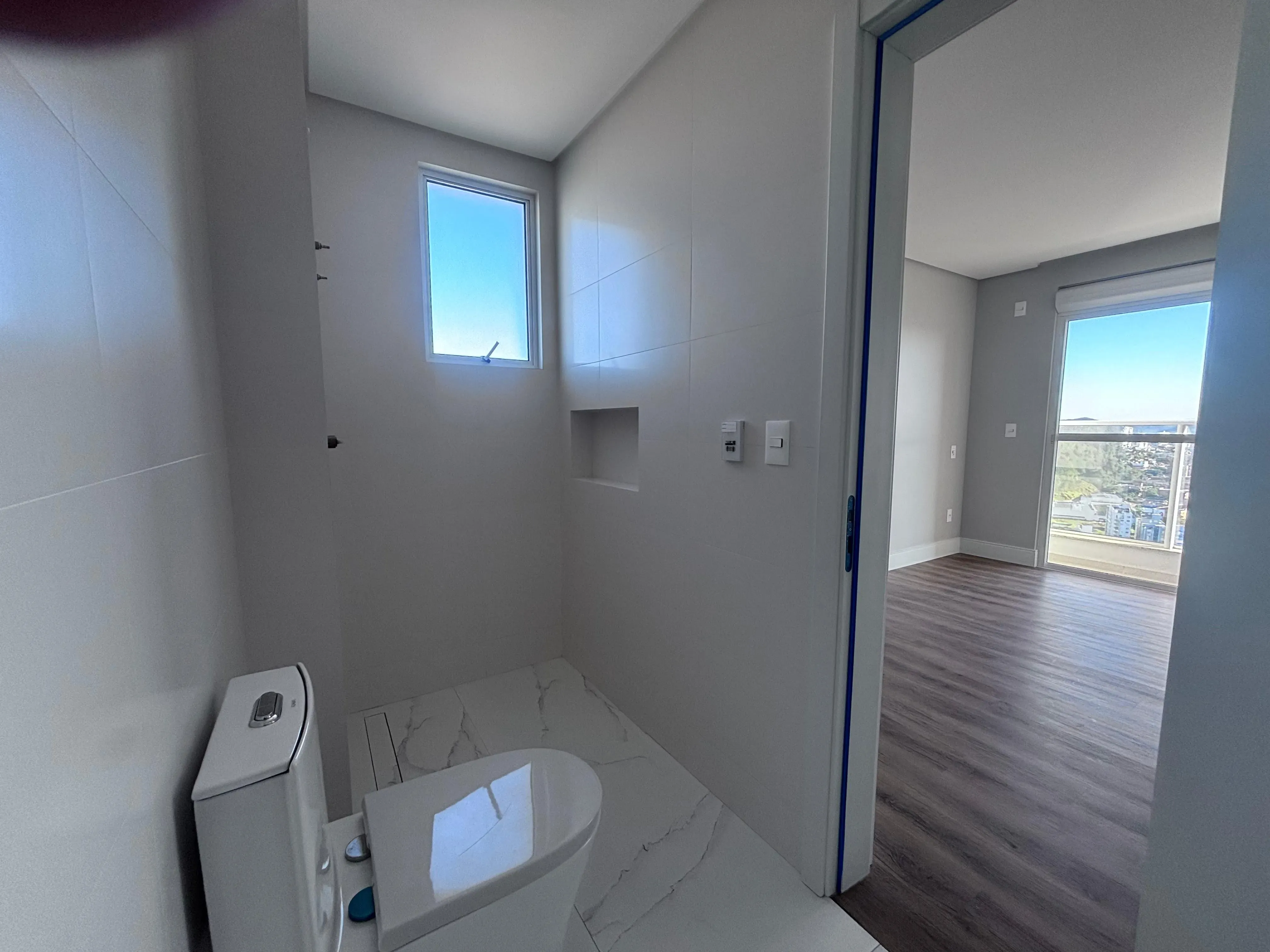 Apartamento com 3 suítes e 3 Vagas de Garagem no Centro Itajaí/SC