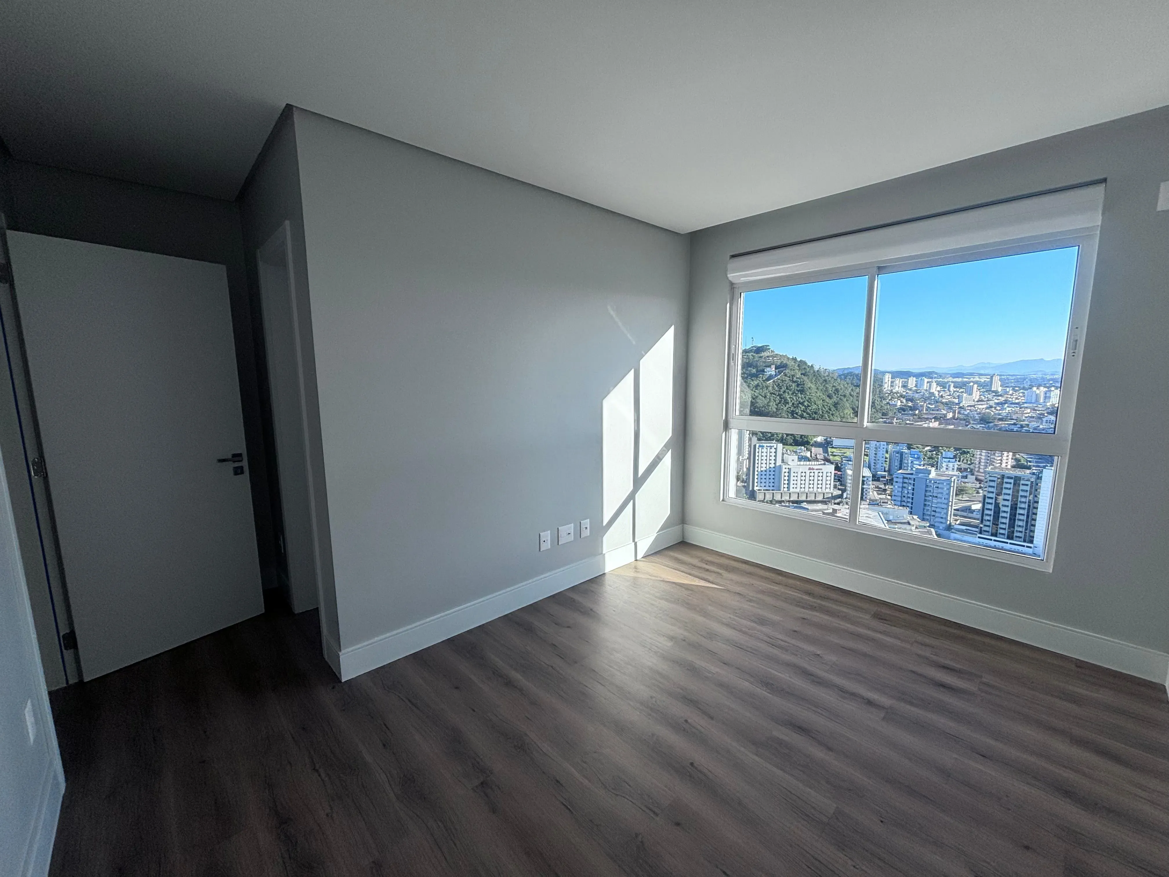 Apartamento com 3 suítes e 3 Vagas de Garagem no Centro Itajaí/SC