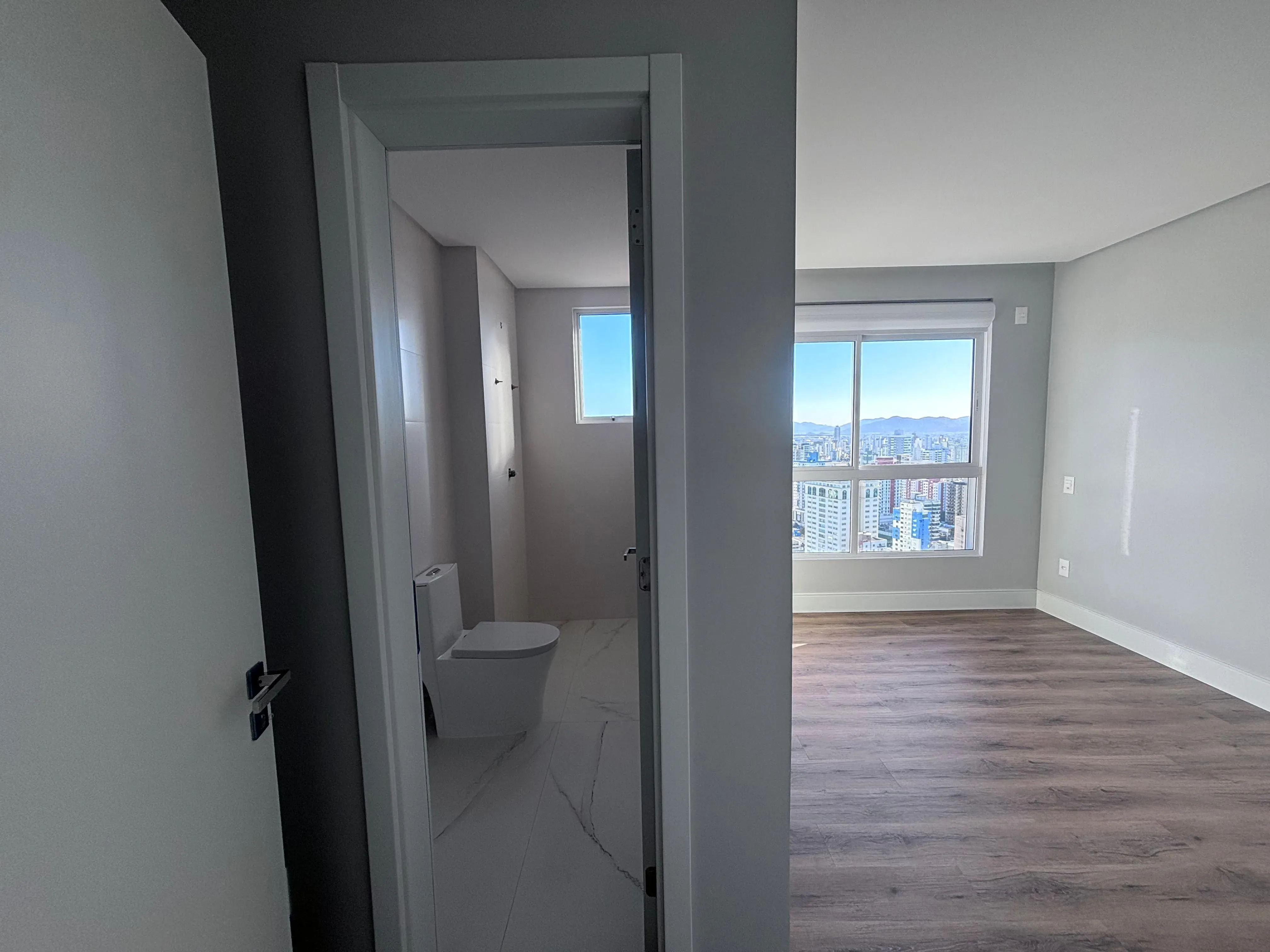 Apartamento com 3 suítes e 3 Vagas de Garagem no Centro Itajaí/SC