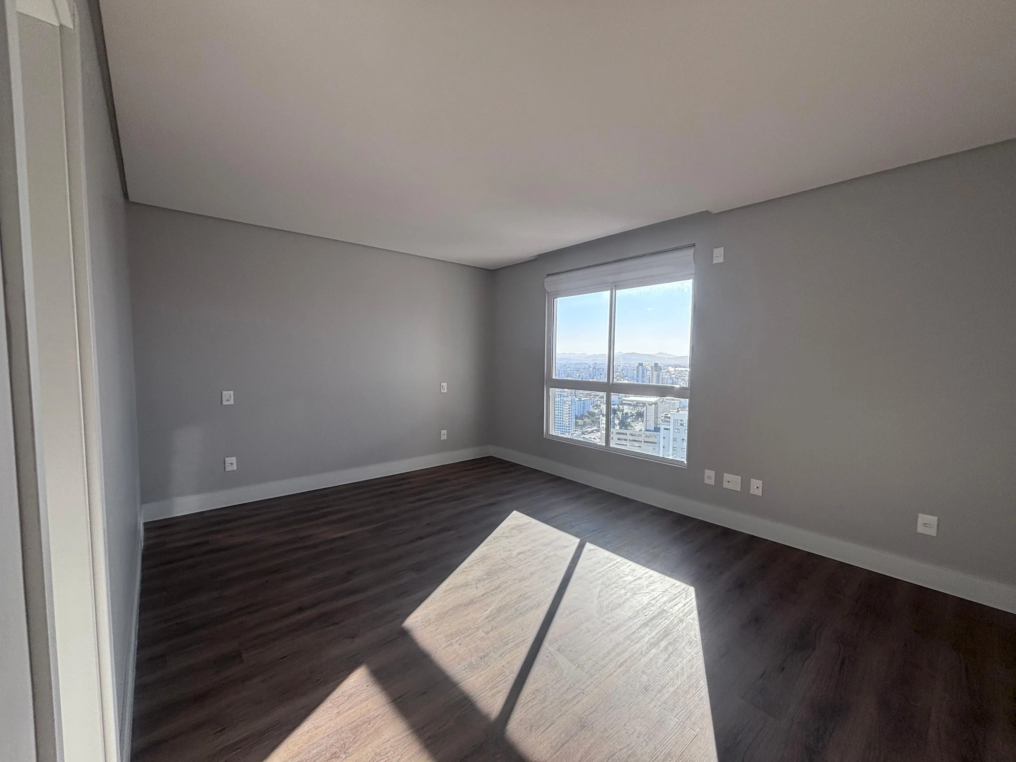 Apartamento com 3 suítes e 3 Vagas de Garagem no Centro Itajaí/SC