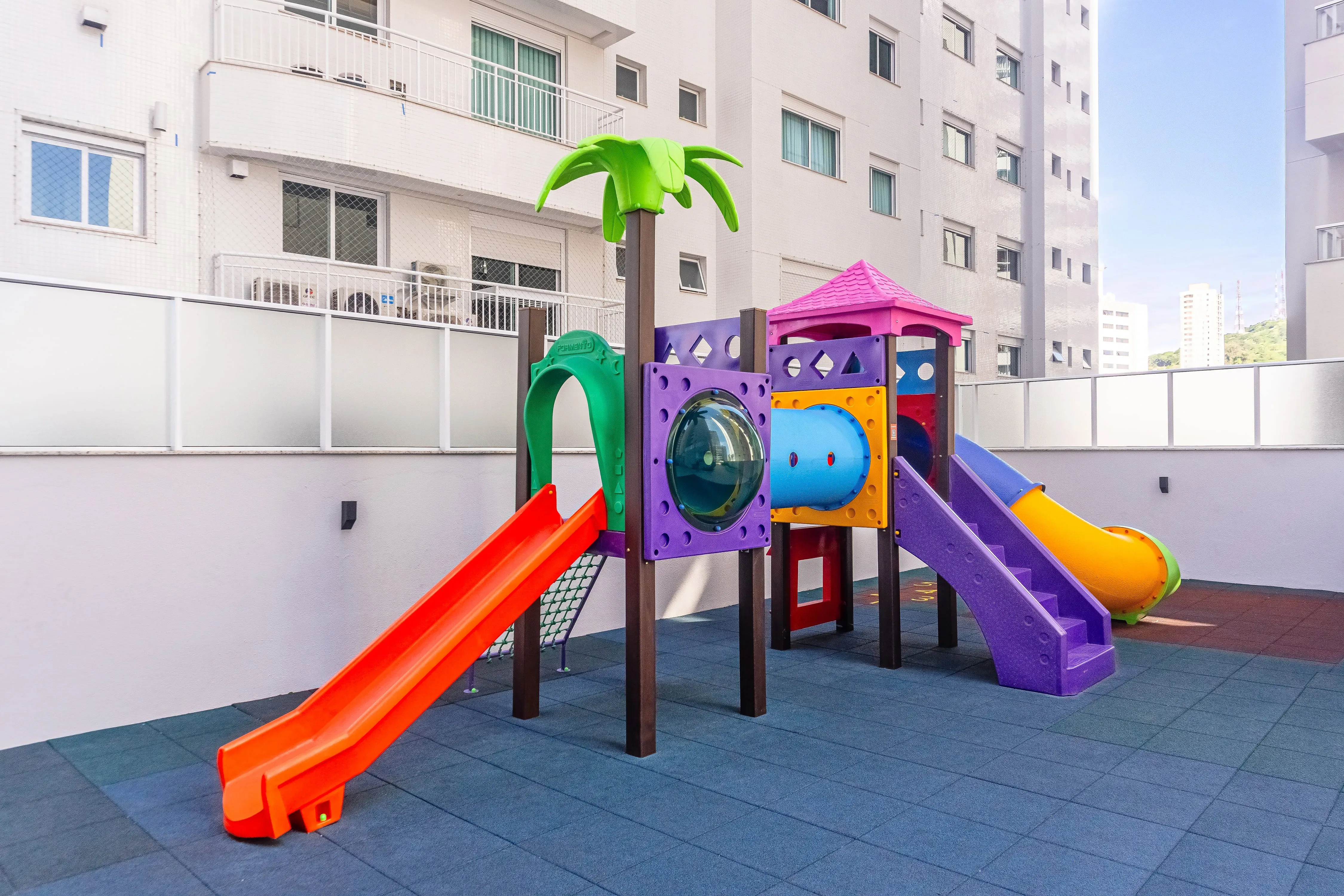 Apartamento com 3 suítes e 3 Vagas de Garagem no Centro Itajaí/SC