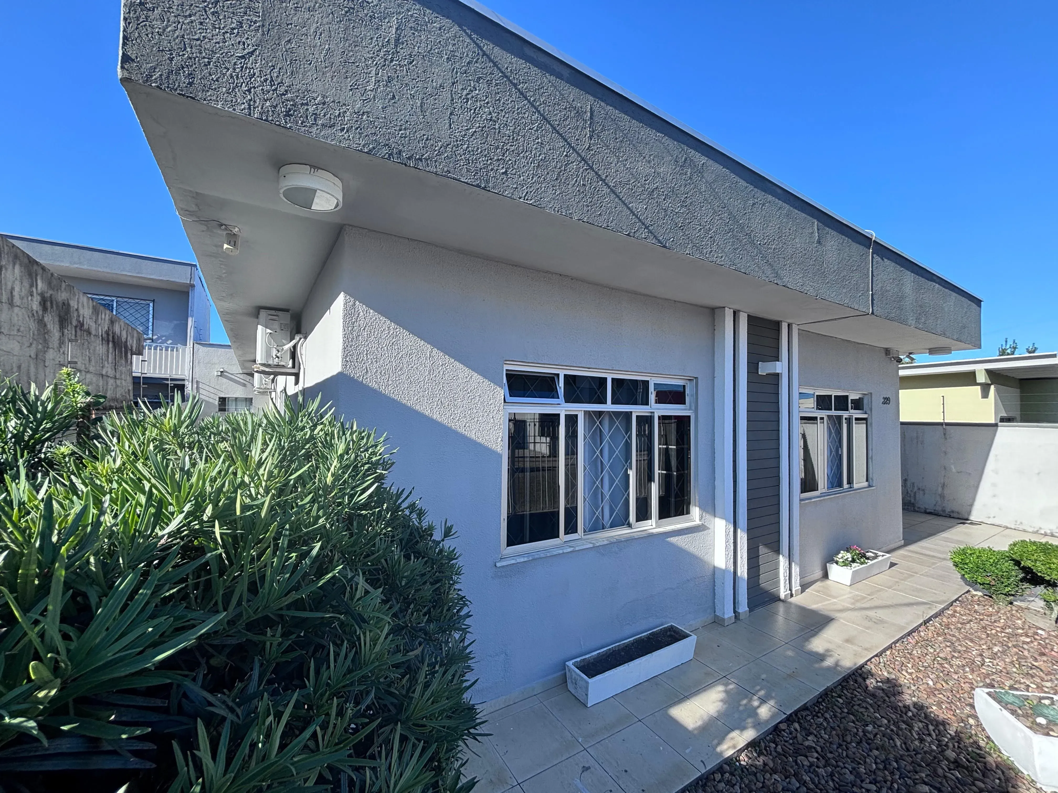 Casa com 3 dormitórios sendo 1 suíte e vaga coberta para 2 carros em Itajaí