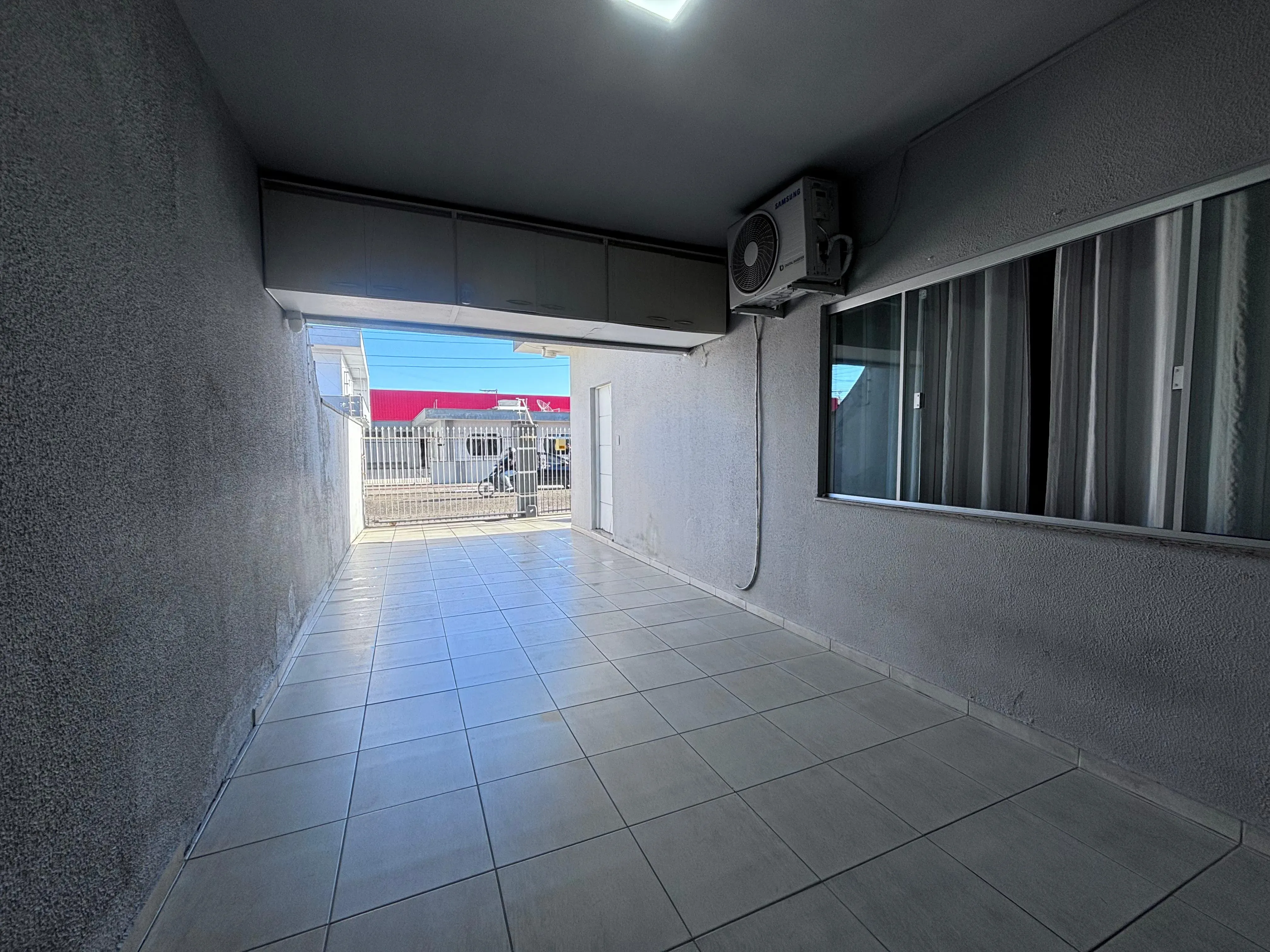 Casa com 3 dormitórios sendo 1 suíte e vaga coberta para 2 carros em Itajaí