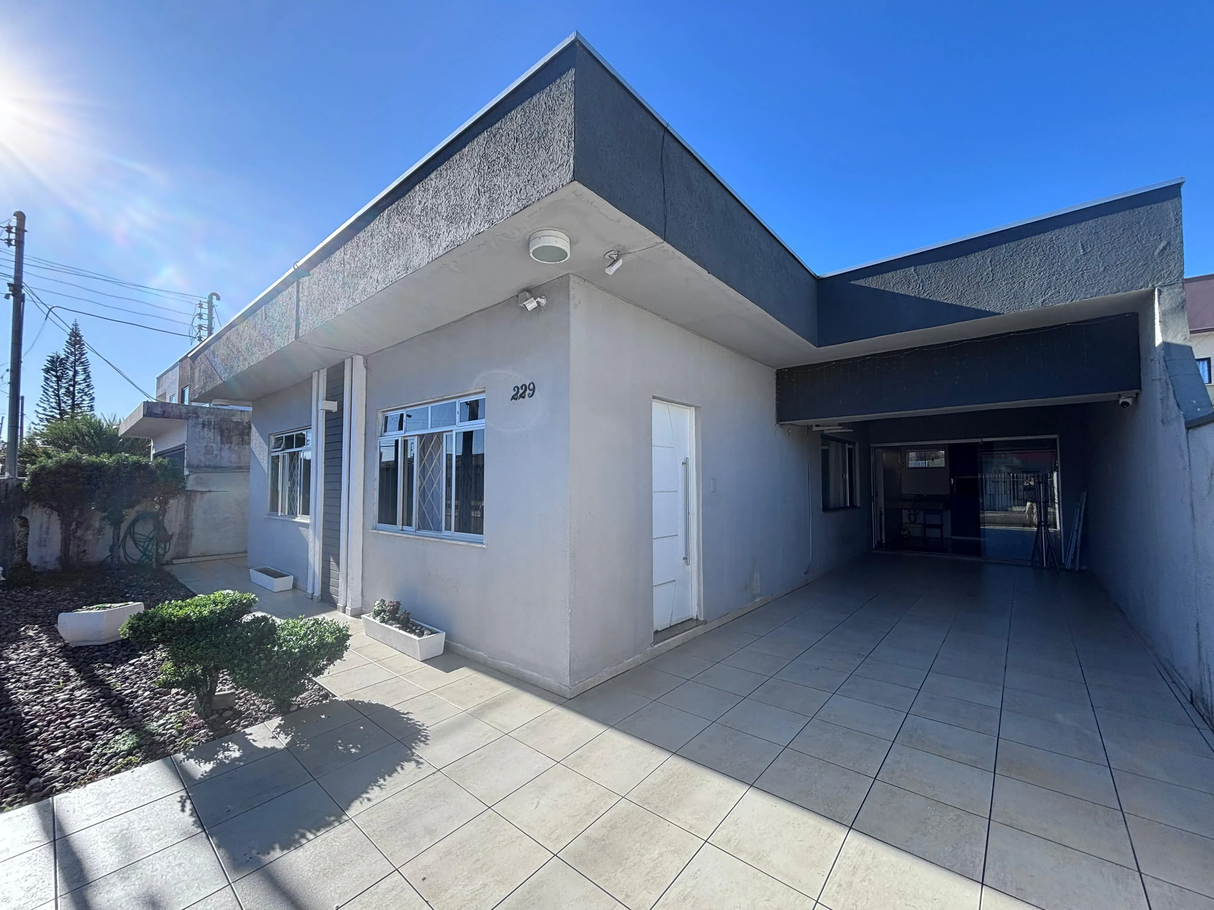 Casa com 3 dormitórios sendo 1 suíte e vaga coberta para 2 carros em Itajaí