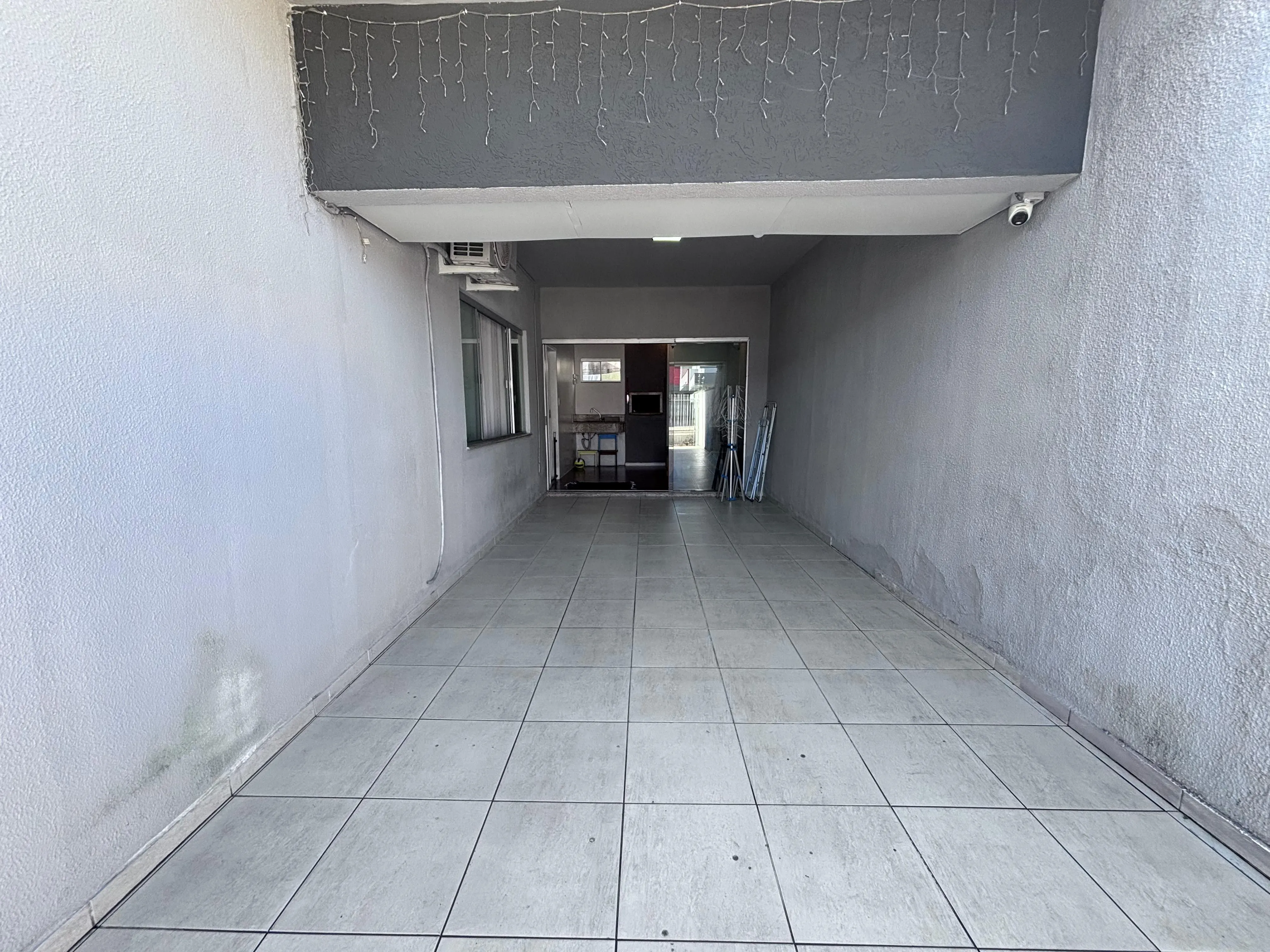 Casa com 3 dormitórios sendo 1 suíte e vaga coberta para 2 carros em Itajaí