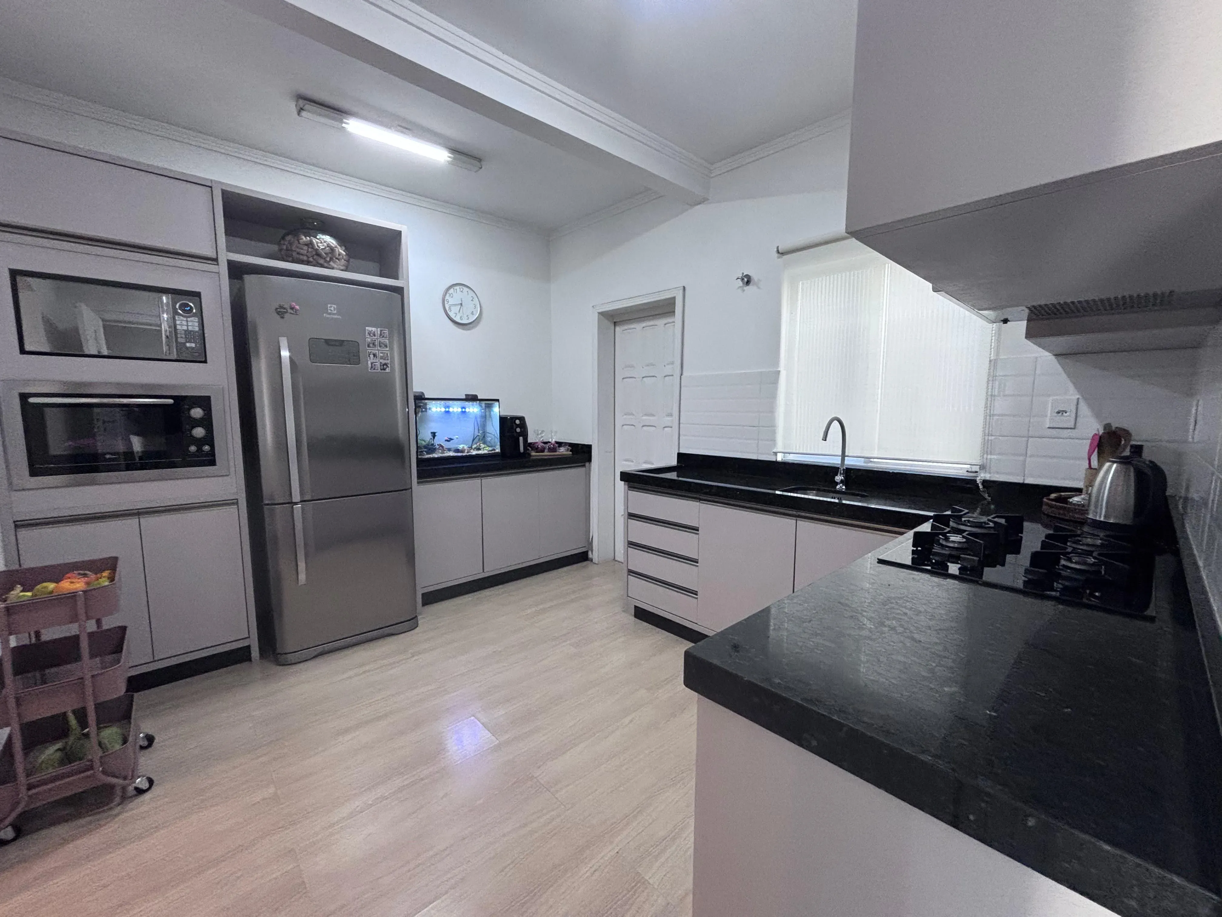 Casa com 3 dormitórios sendo 1 suíte e vaga coberta para 2 carros em Itajaí