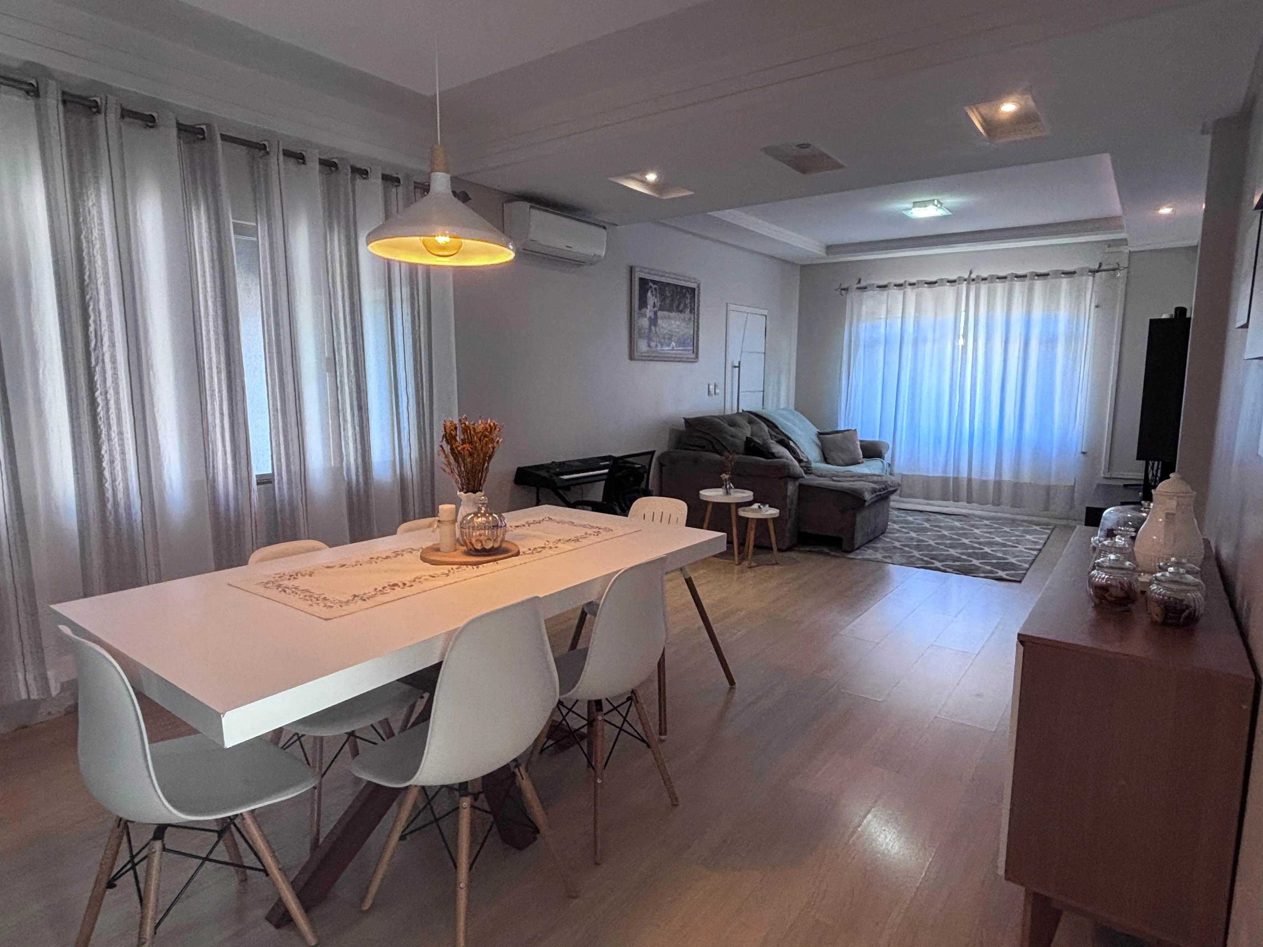 Casa com 3 dormitórios sendo 1 suíte e vaga coberta para 2 carros em Itajaí