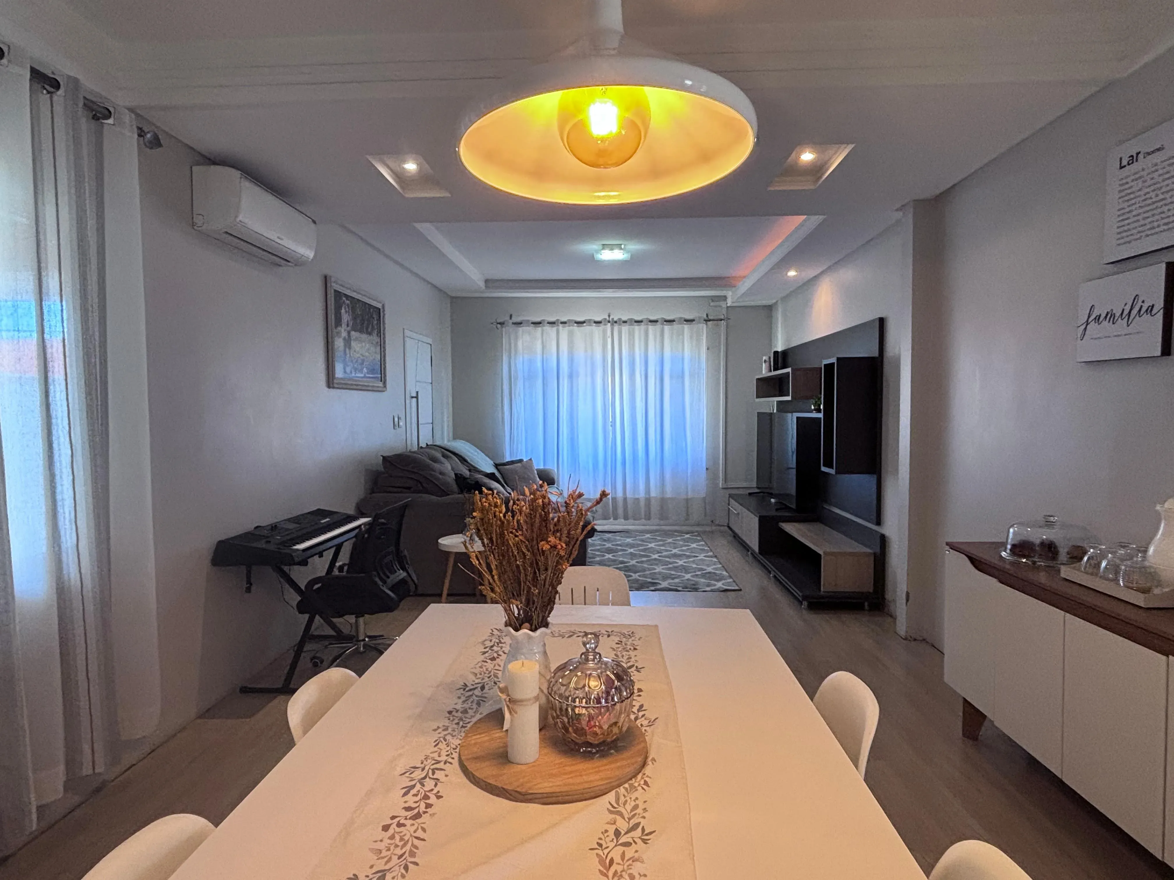 Casa com 3 dormitórios sendo 1 suíte e vaga coberta para 2 carros em Itajaí