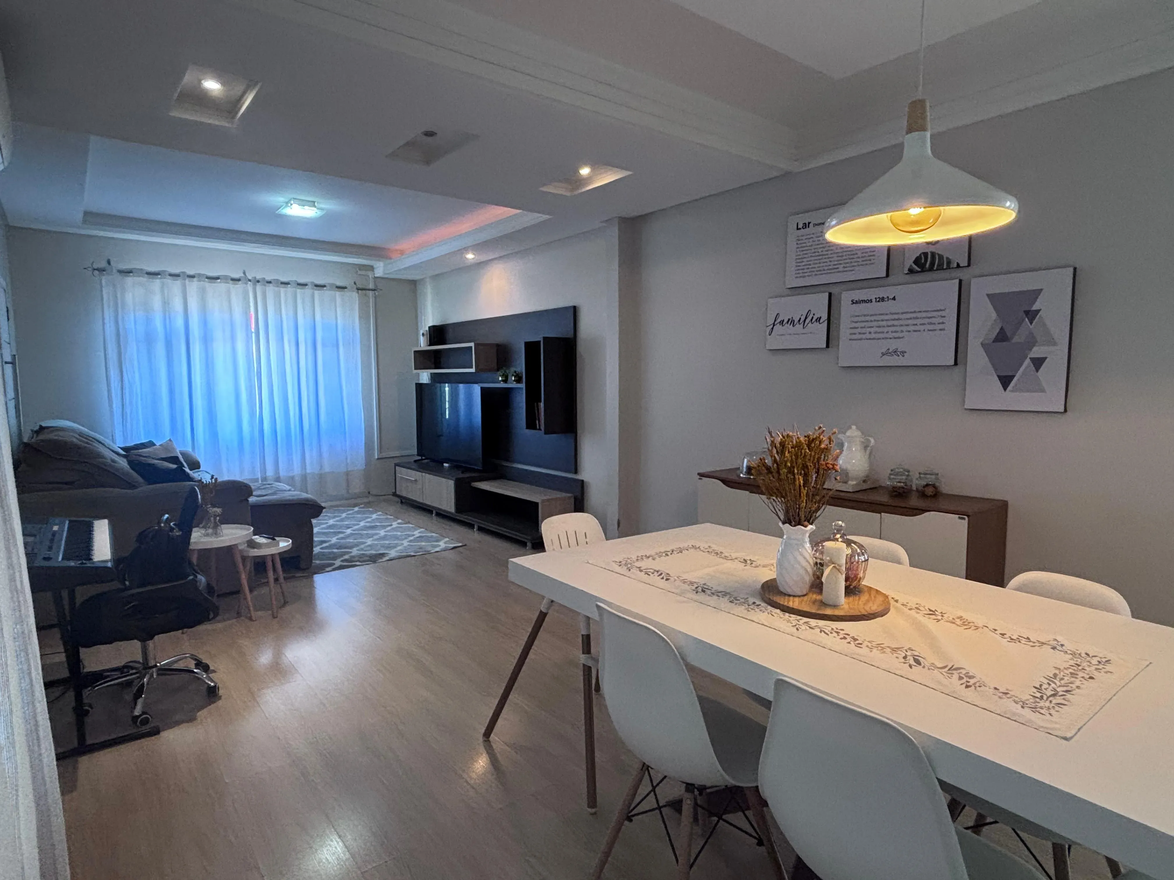 Casa com 3 dormitórios sendo 1 suíte e vaga coberta para 2 carros em Itajaí