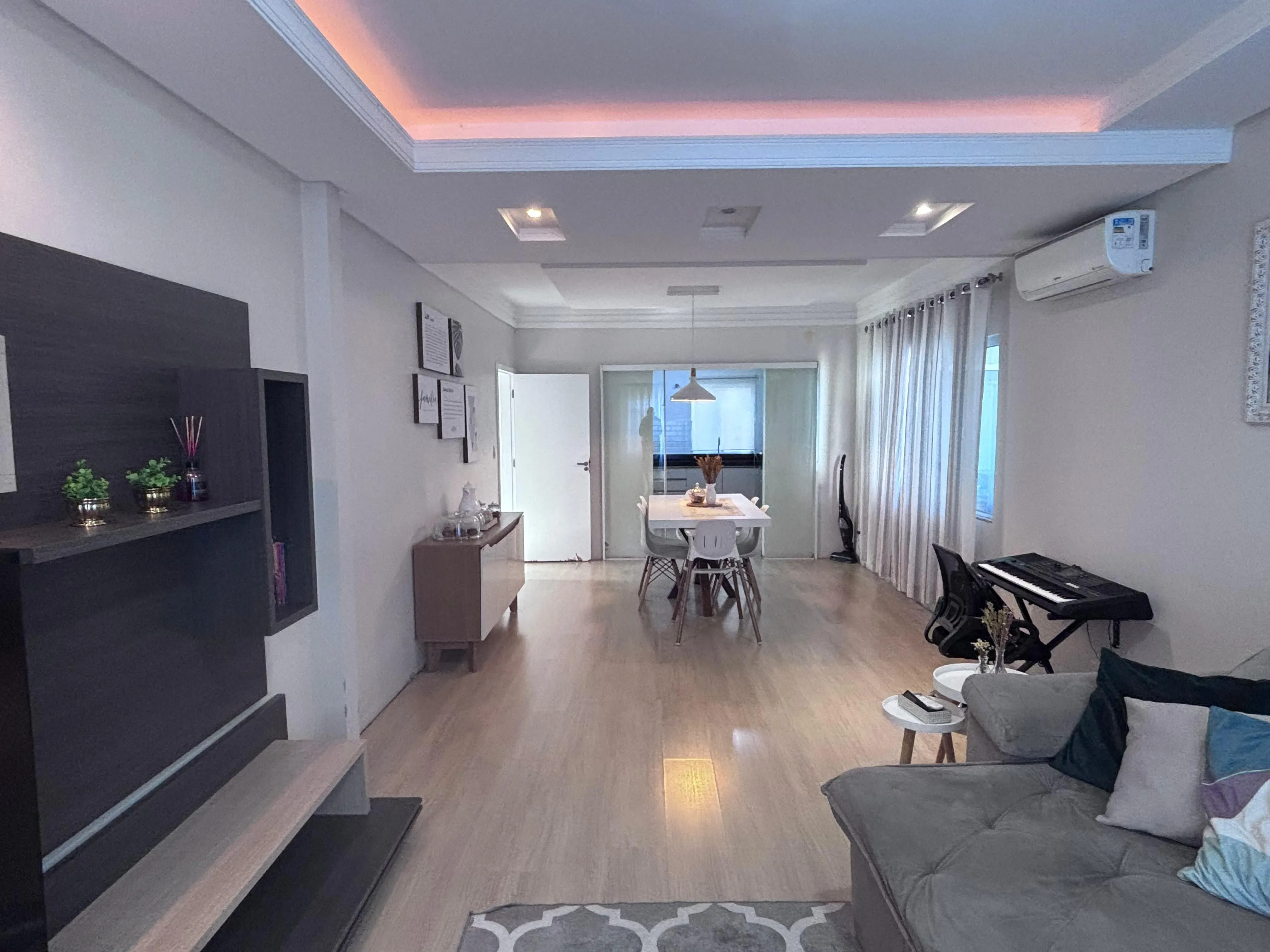 Casa com 3 dormitórios sendo 1 suíte e vaga coberta para 2 carros em Itajaí