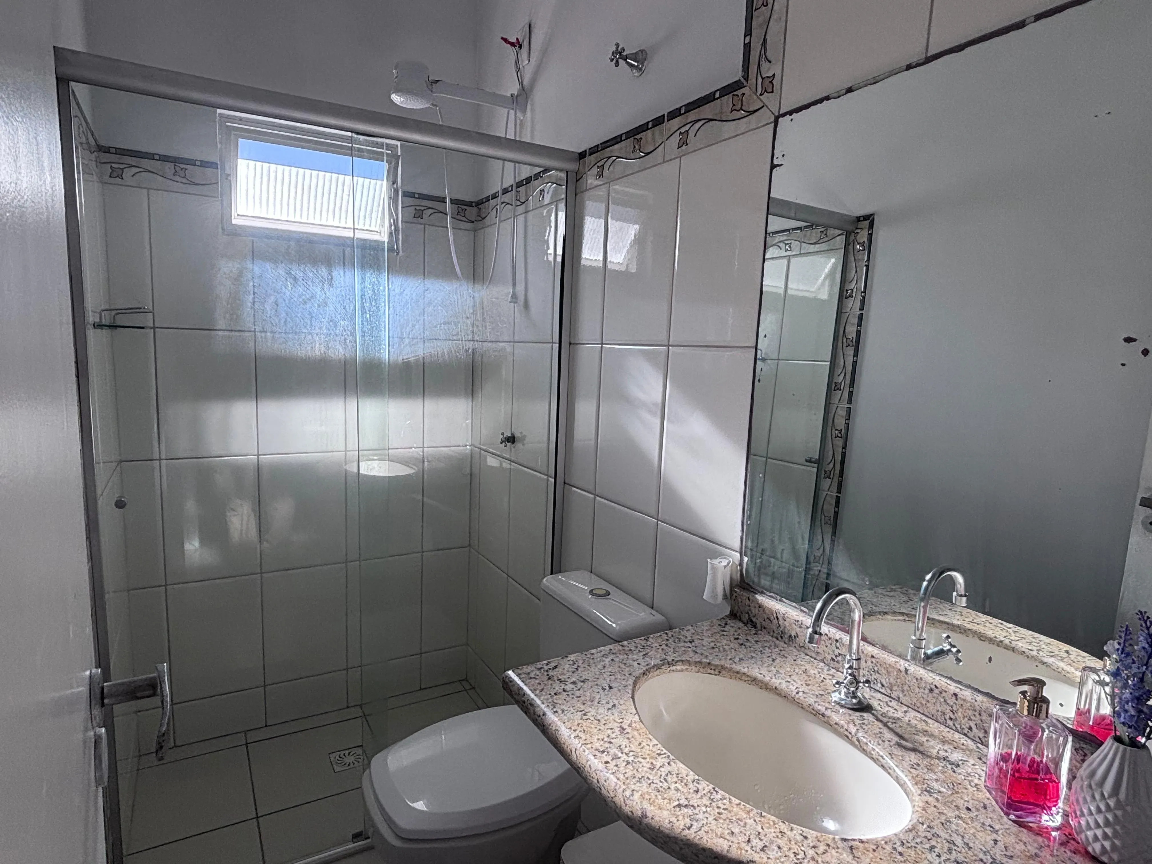 Casa com 3 dormitórios sendo 1 suíte e vaga coberta para 2 carros em Itajaí