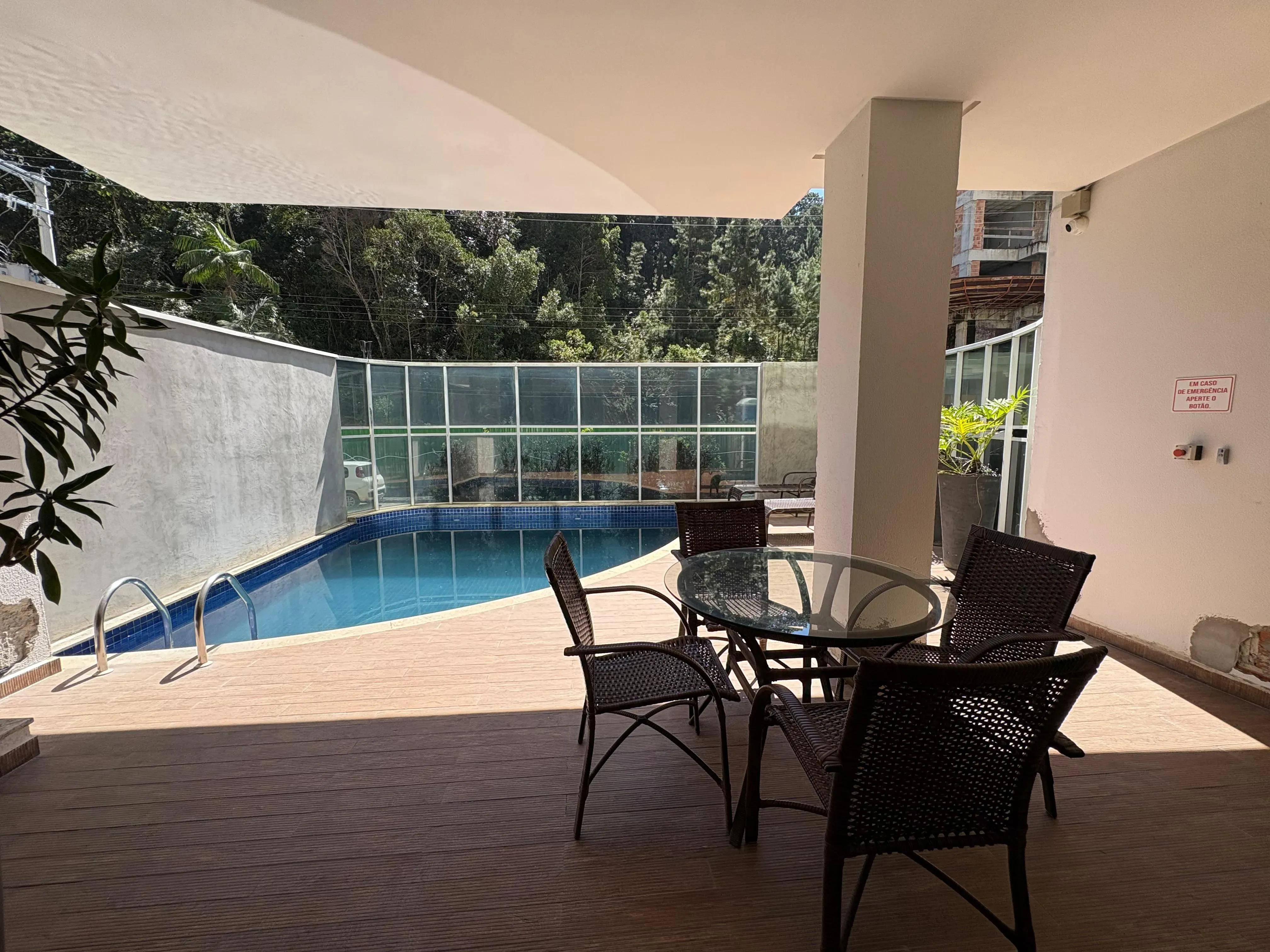 Apartamento mobiliado na Praia Brava com 1 suíte, 2 demi-suítes e 2 vagas de garagem em Itajaí/SC