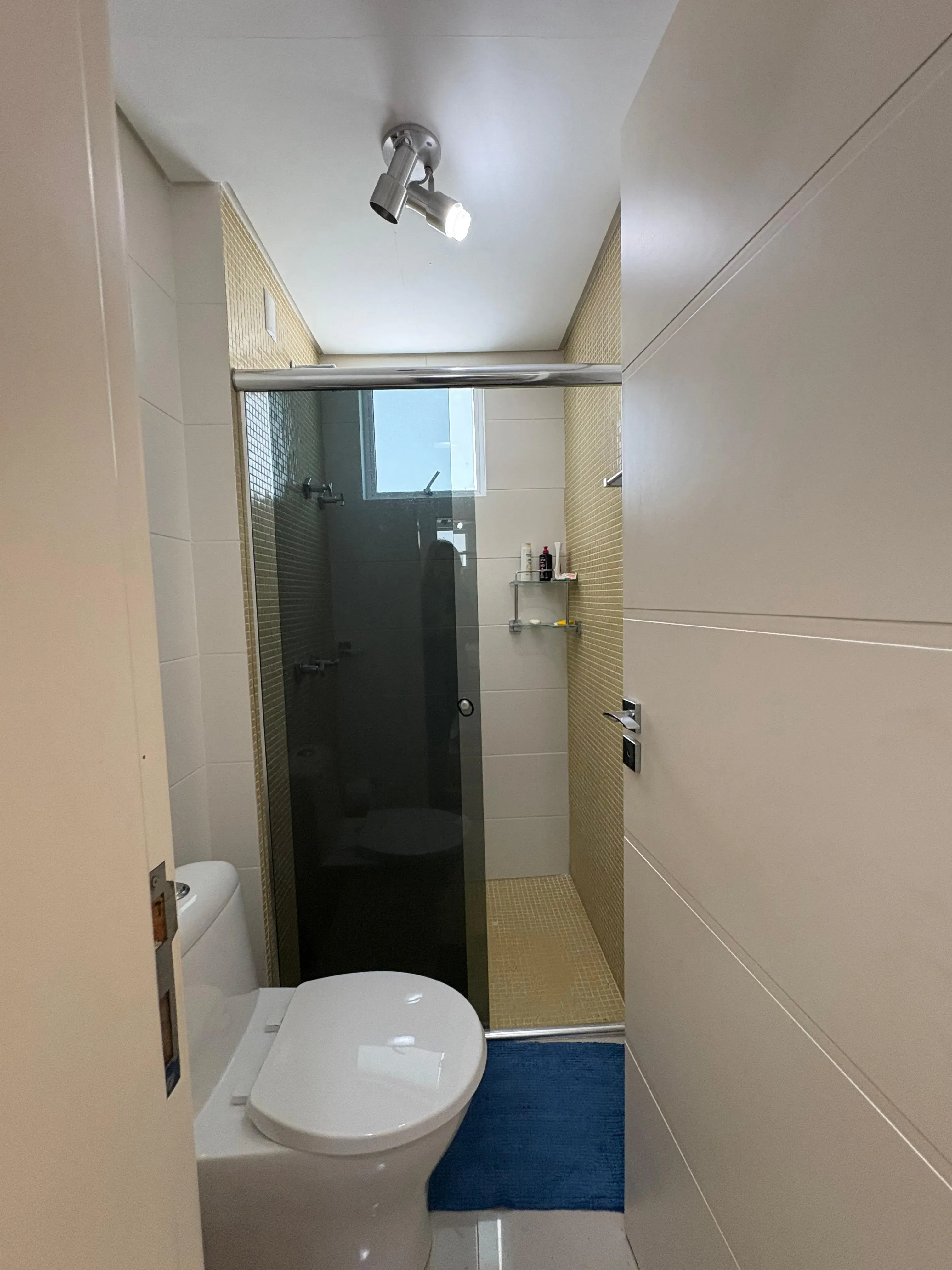 Apartamento mobiliado na Praia Brava com 1 suíte, 2 demi-suítes e 2 vagas de garagem em Itajaí/SC