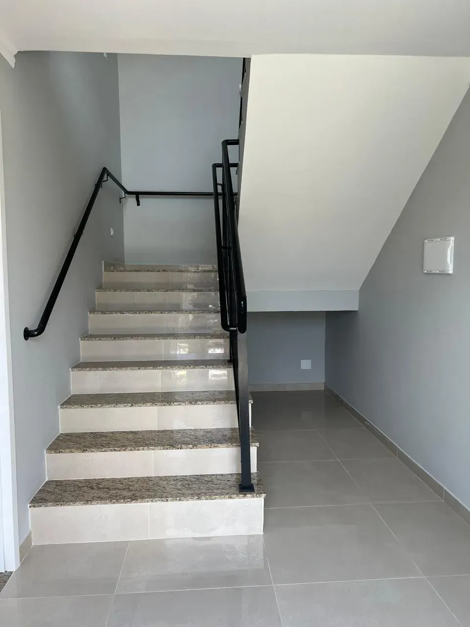 Casa com 2 dormitórios sendo 1 suíte e 1 vaga de garagem em Balneário Piçarras/SC