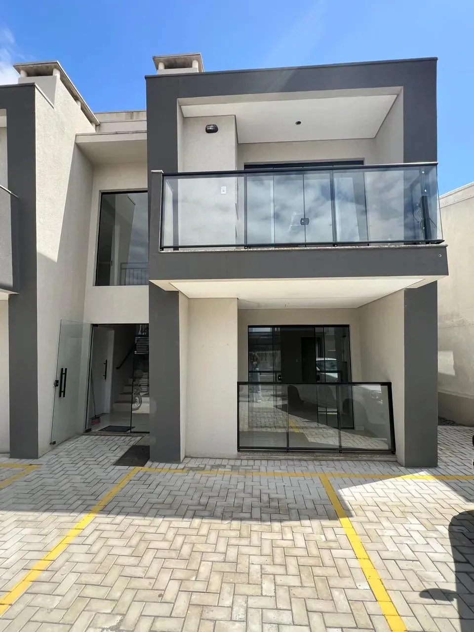 Casa com 2 dormitórios sendo 1 suíte e 1 vaga de garagem em Balneário Piçarras/SC