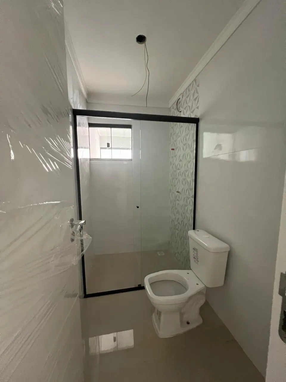 Casa com 2 dormitórios sendo 1 suíte e 1 vaga de garagem em Balneário Piçarras/SC