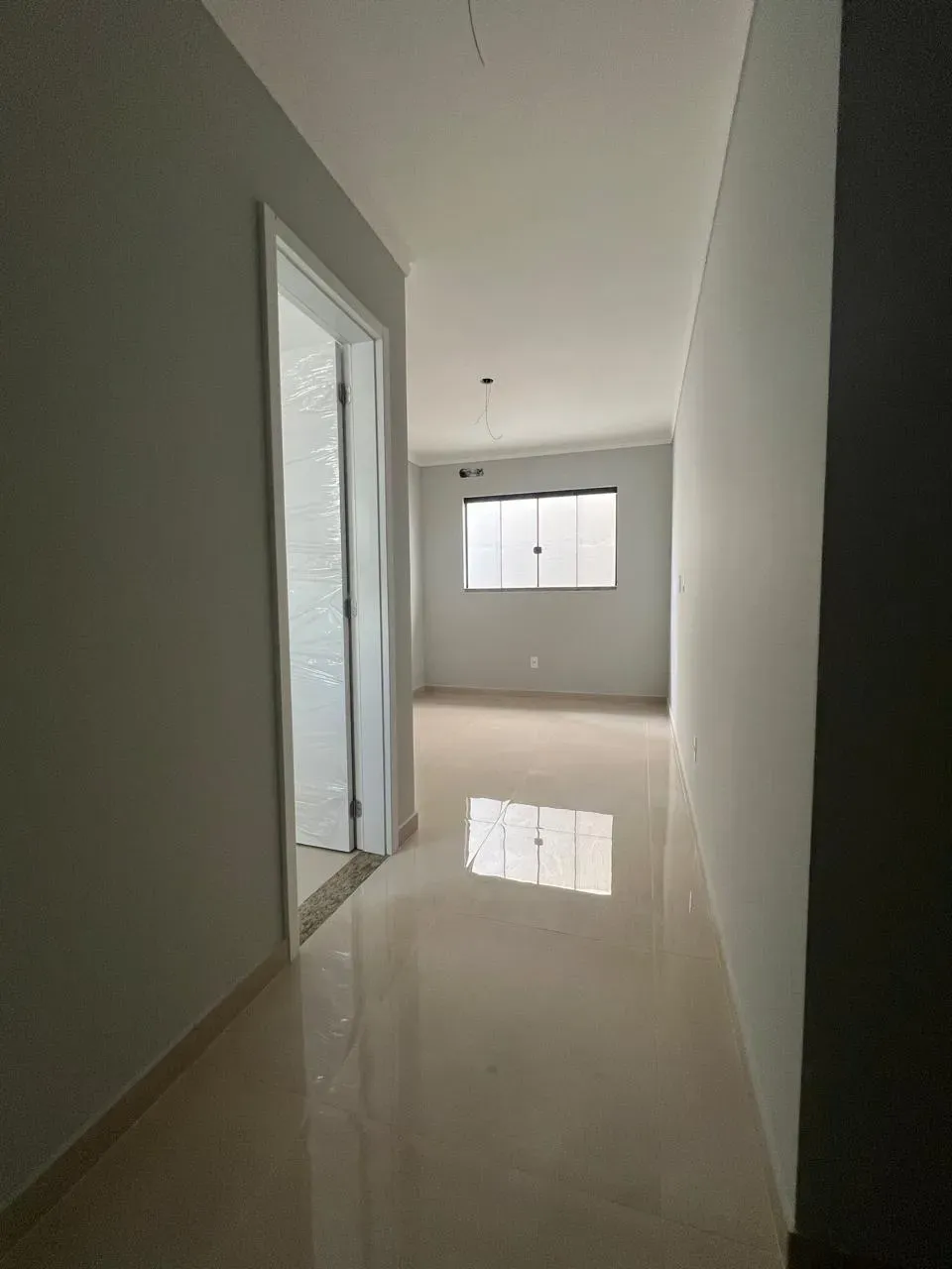 Casa com 2 dormitórios sendo 1 suíte e 1 vaga de garagem em Balneário Piçarras/SC