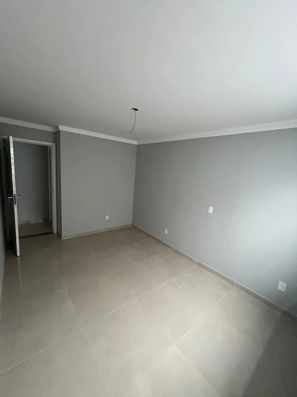 Casa com 2 dormitórios sendo 1 suíte e 1 vaga de garagem em Balneário Piçarras/SC