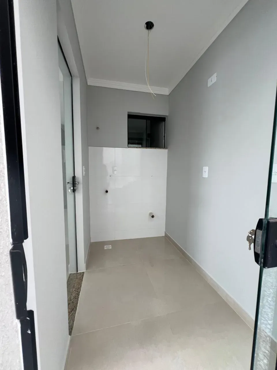Casa com 2 dormitórios sendo 1 suíte e 1 vaga de garagem em Balneário Piçarras/SC