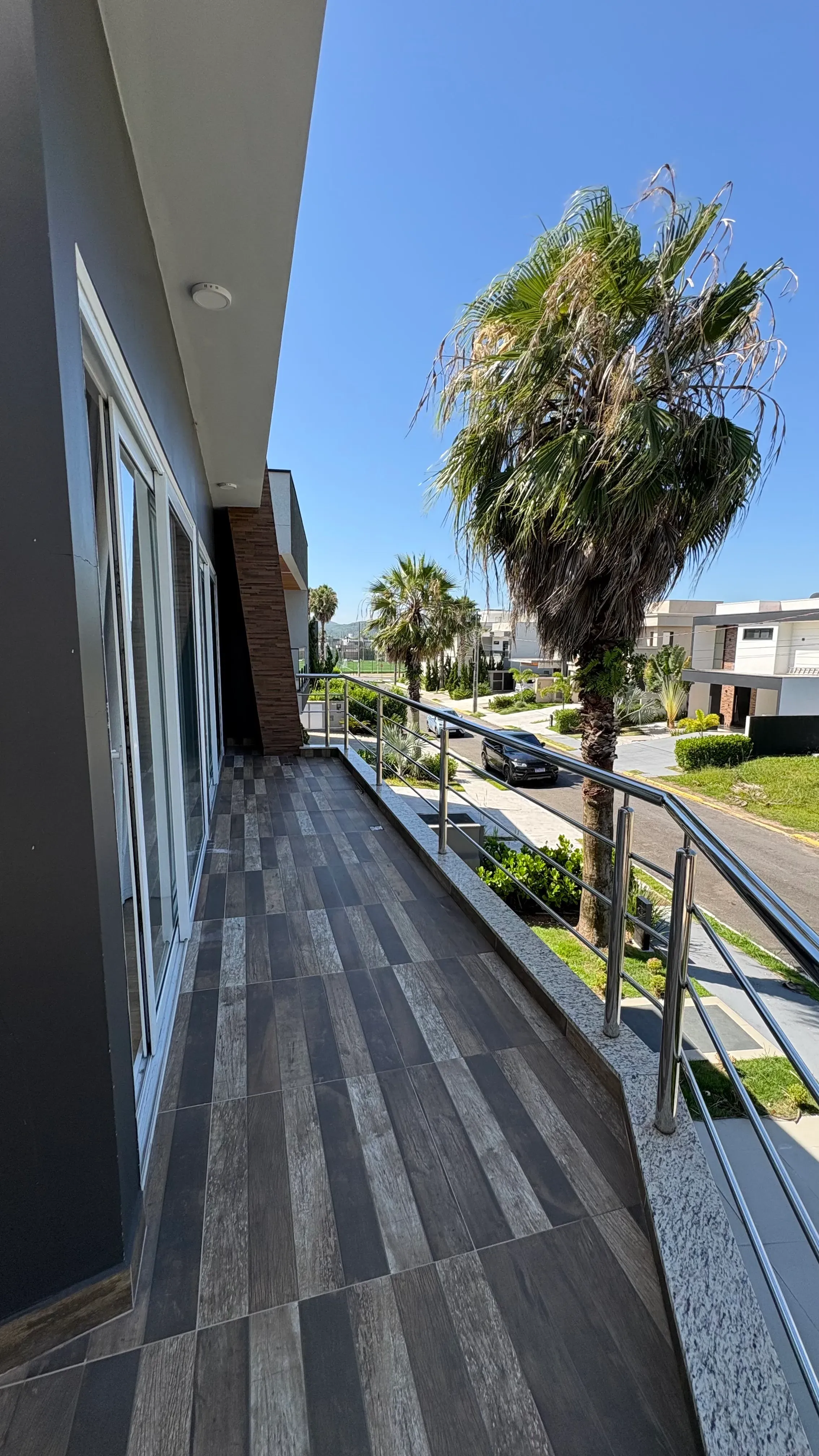 Casa mobiliada no Condomínio Caledônia com 4 dormitórios sendo 3 suítes e 4 vagas em Camboriú