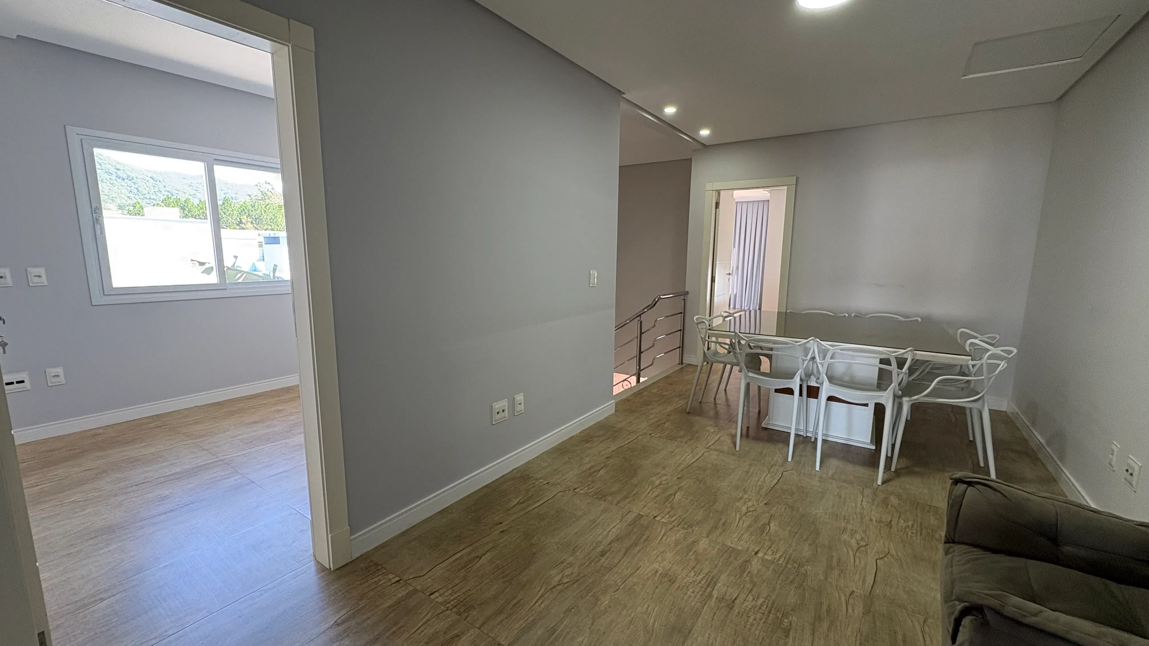 Casa mobiliada no Condomínio Caledônia com 4 dormitórios sendo 3 suítes e 4 vagas em Camboriú