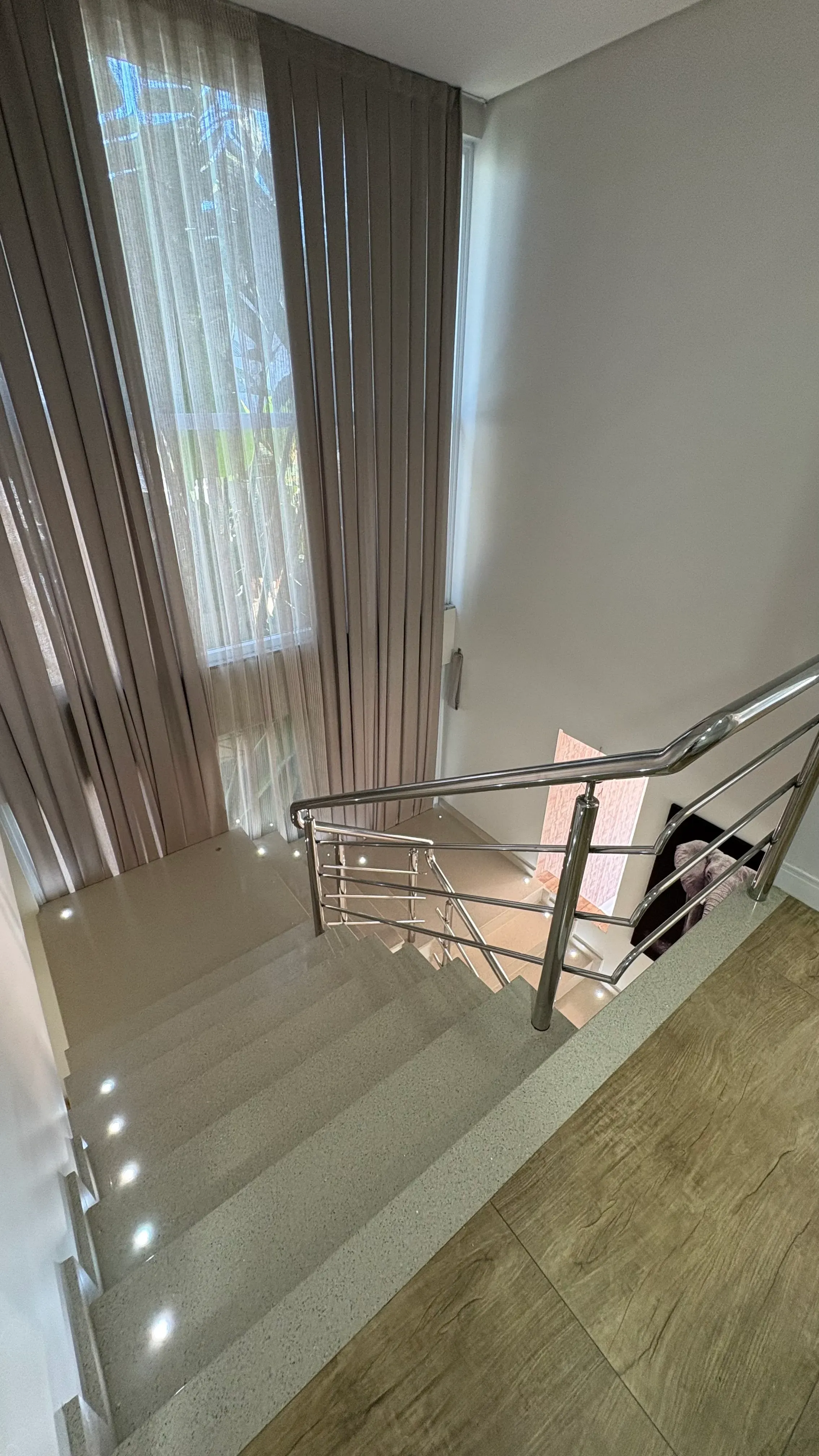 Casa mobiliada no Condomínio Caledônia com 4 dormitórios sendo 3 suítes e 4 vagas em Camboriú