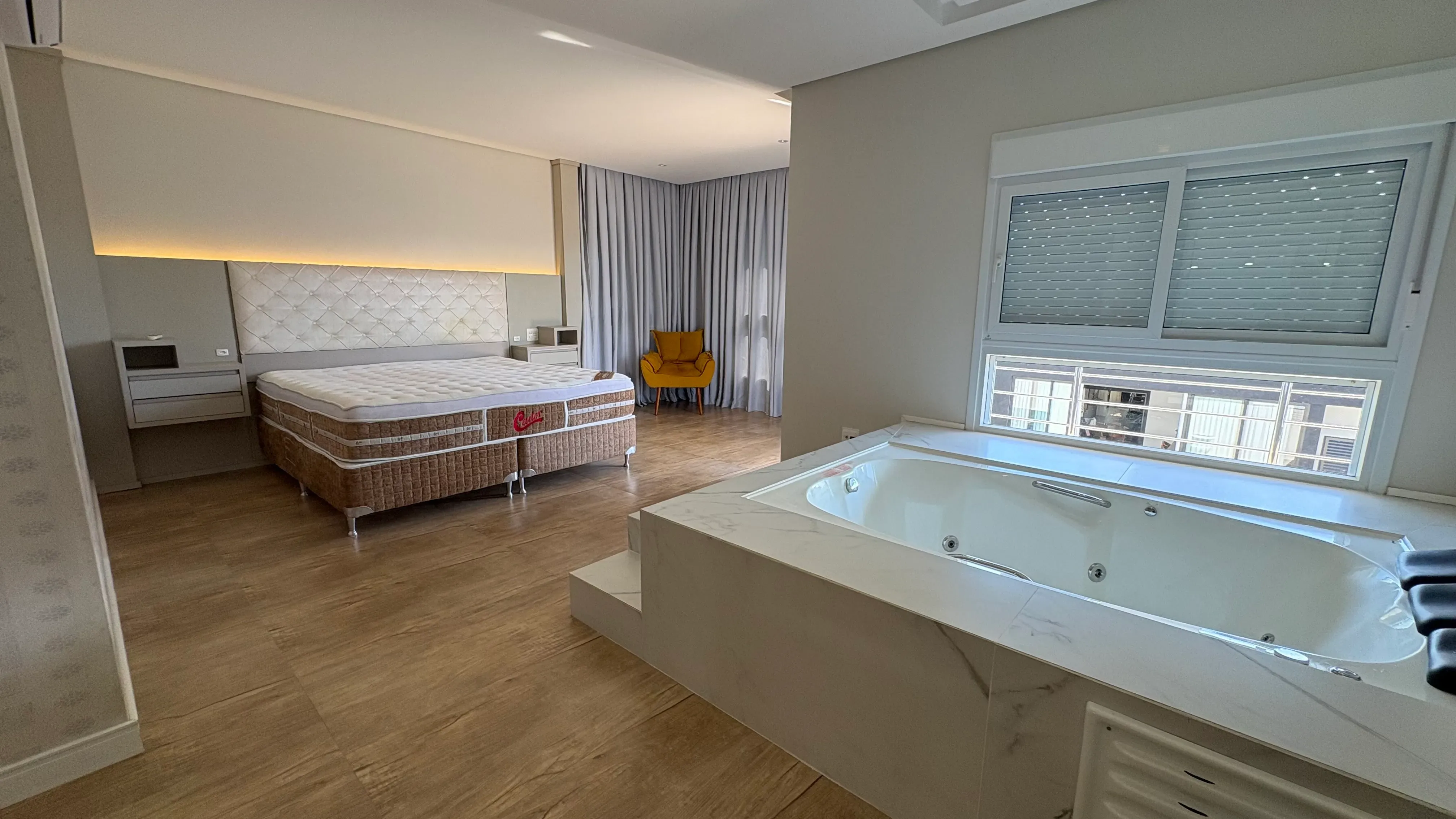 Casa mobiliada no Condomínio Caledônia com 4 dormitórios sendo 3 suítes e 4 vagas em Camboriú