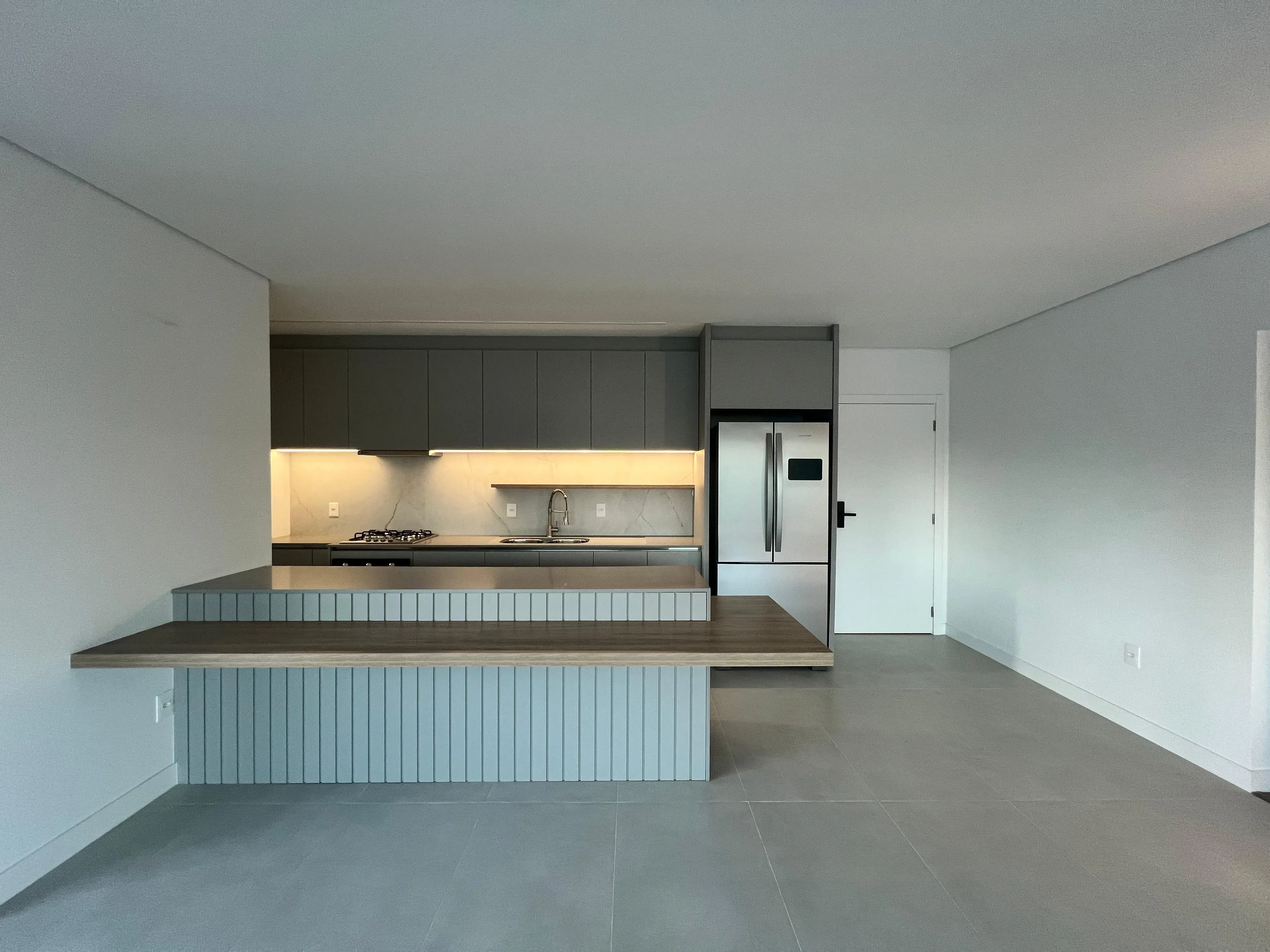 Apartamento com 3 dormitórios sendo 3 suítes e 2 vagas de garagem em Itajaí/SC