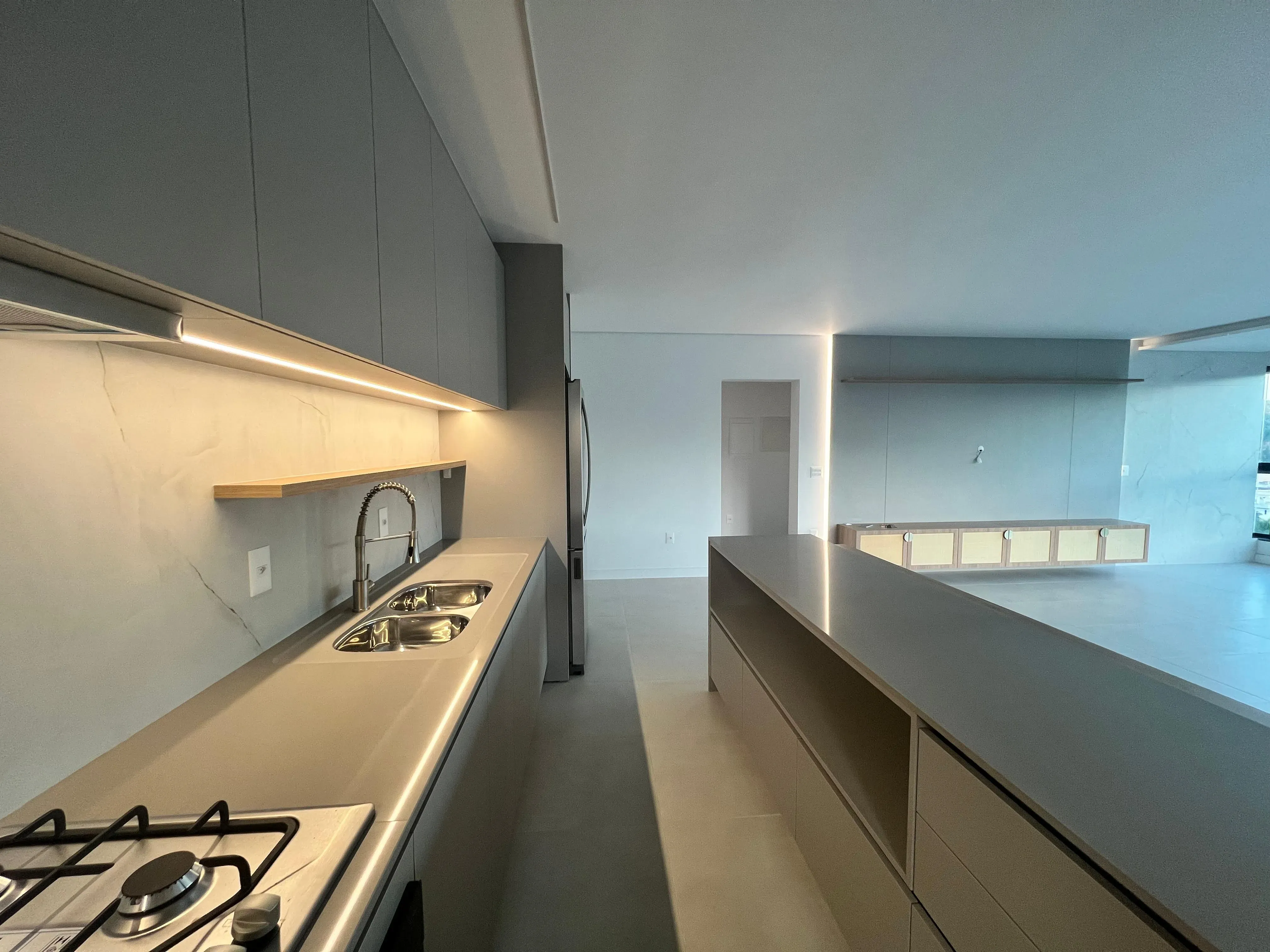 Apartamento com 3 dormitórios sendo 3 suítes e 2 vagas de garagem em Itajaí/SC