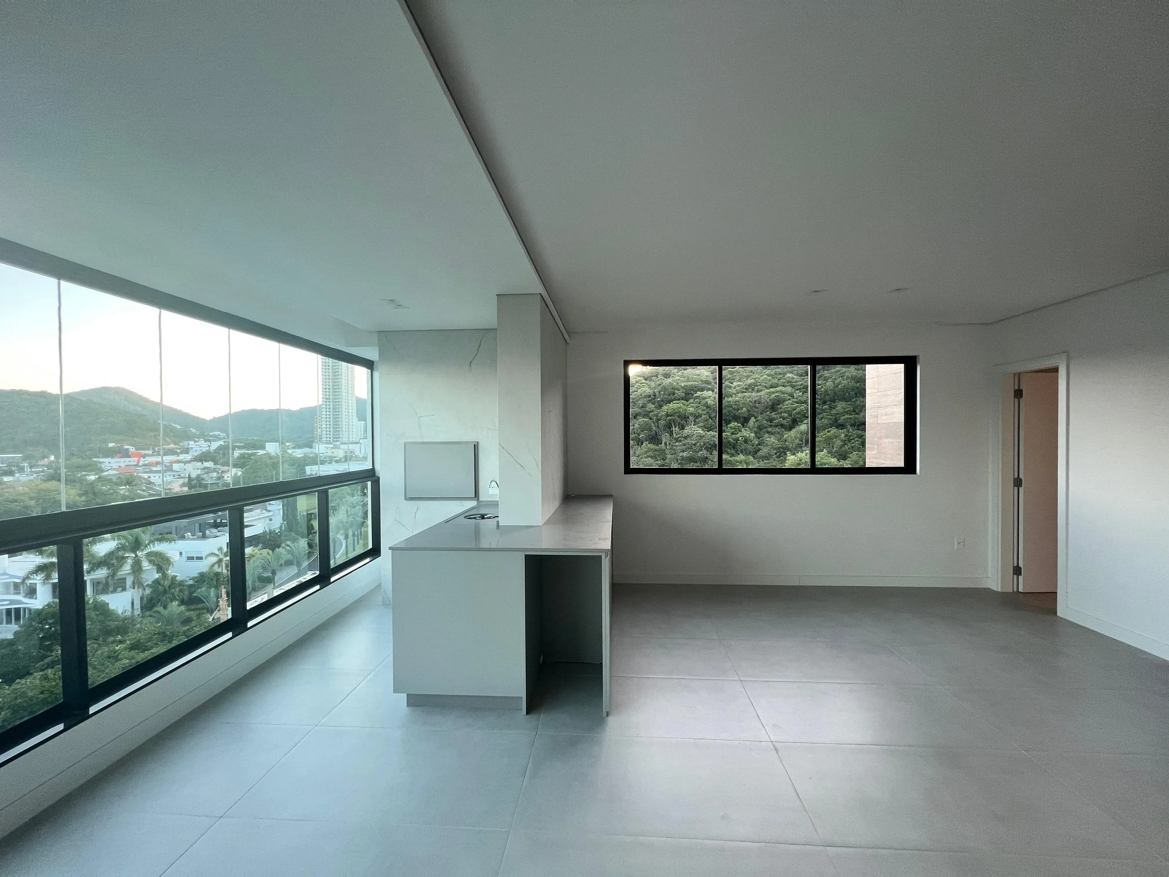 Apartamento com 3 dormitórios sendo 3 suítes e 2 vagas de garagem em Itajaí/SC